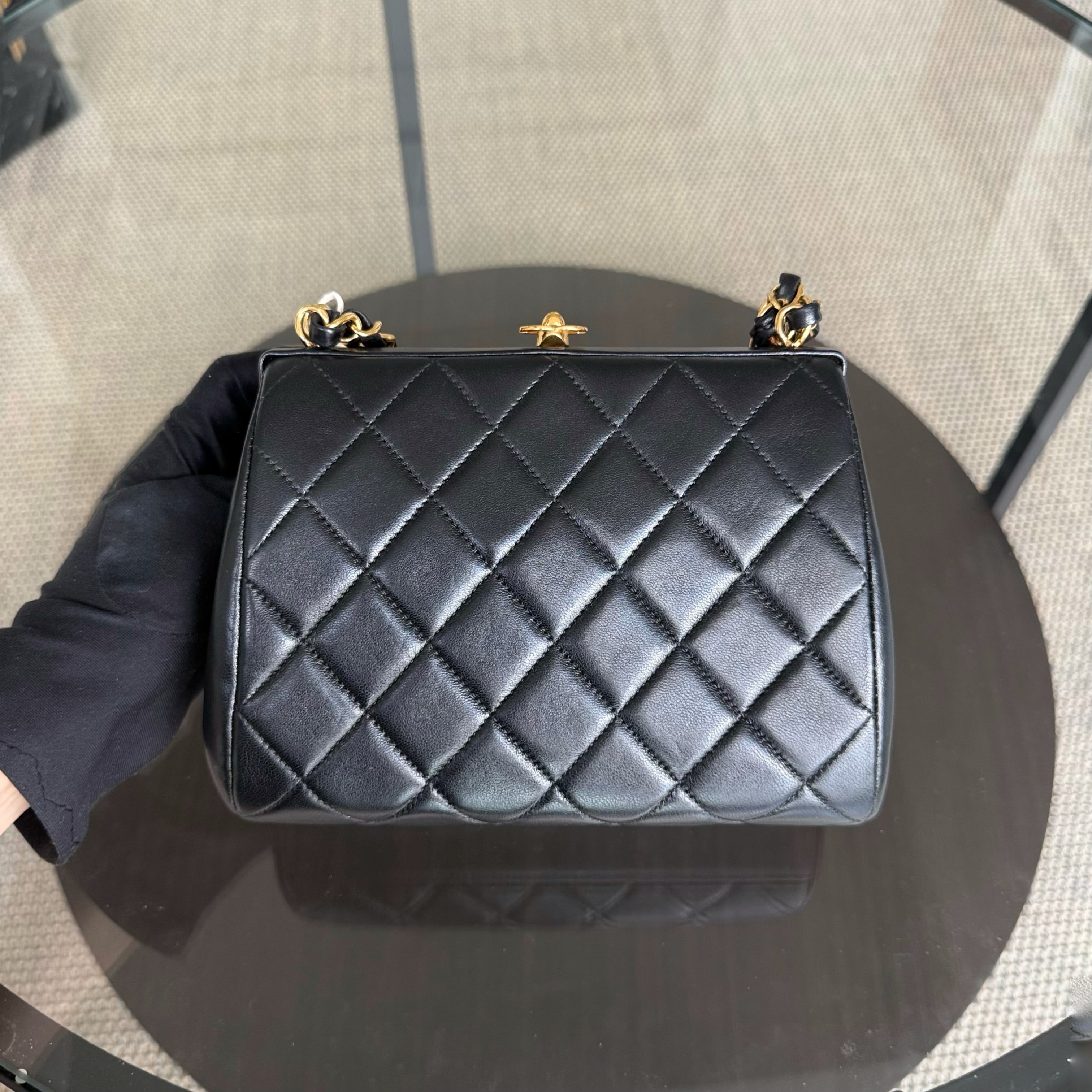 Chanel KissLock Clutch With Chain - Lambskin 19CM Quilted Black Gold Hardware Series 4