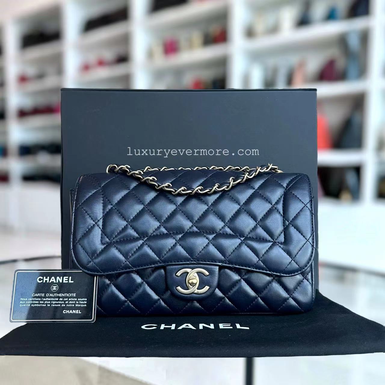 Chanel Chic Flap Medium 25CM Quilted Lambskin Dark Blue Golden Hardware Series 21