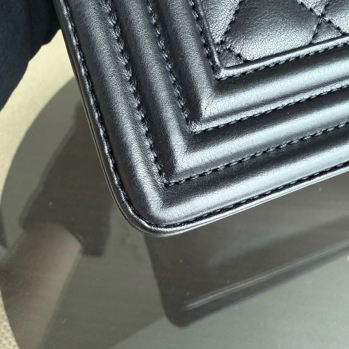 Chanel Boy New Medium - Calfskin 28CM Quilted Black Gold Hardware Series 20