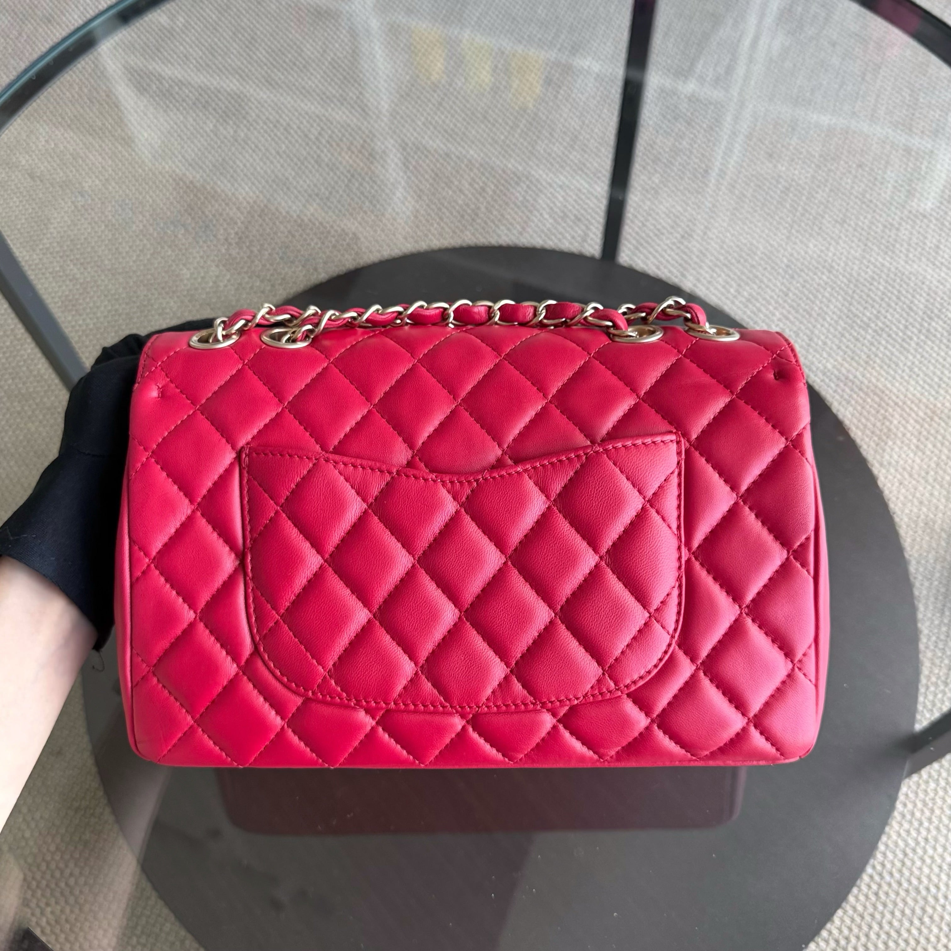 Chanel Chic Flap Seasonal Flap Medium - 25CM Quilted Lambskin Red Gold Hardware Series 21