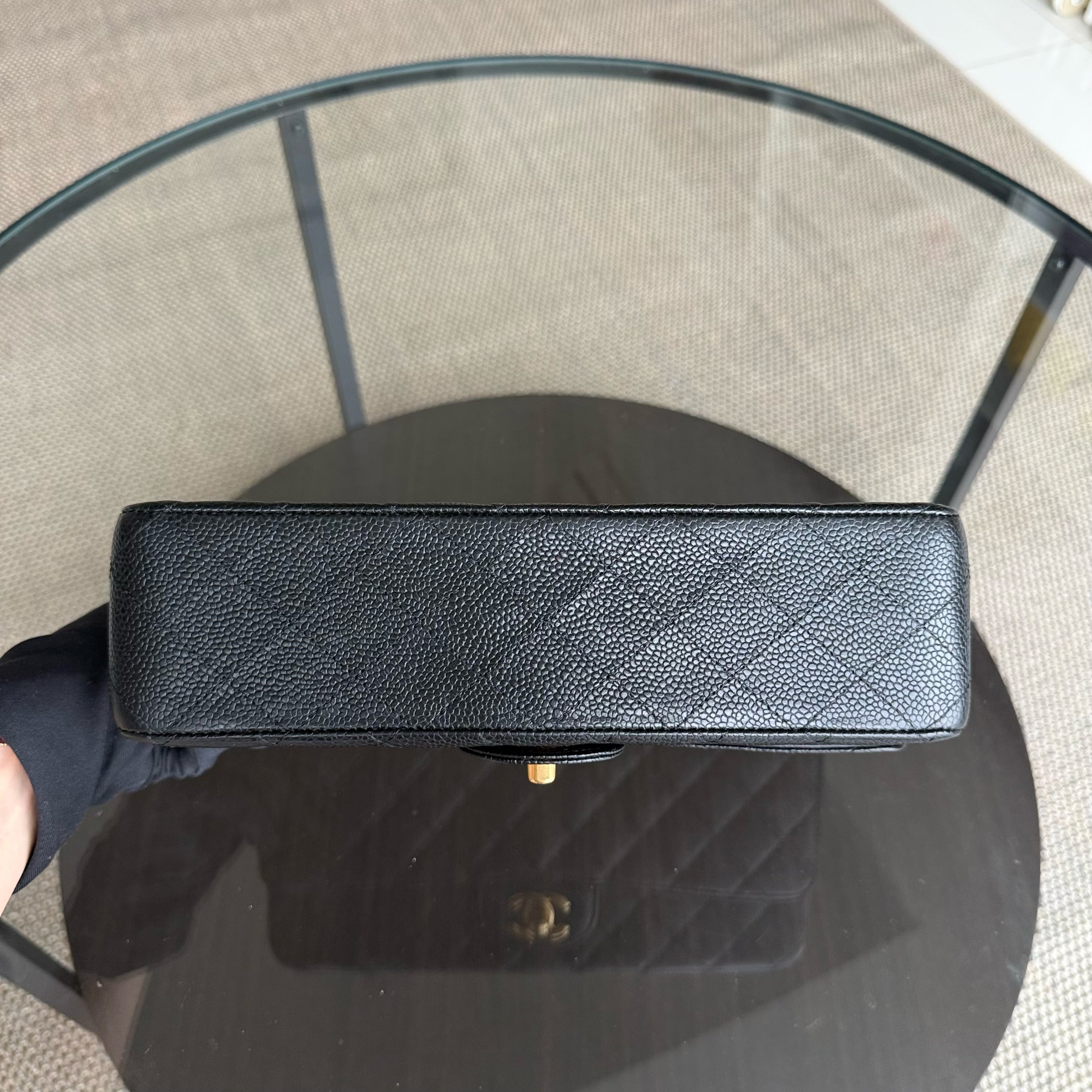 Chanel Classic Flap Medium - Caviar 25CM Quilted Black Gold Hardware