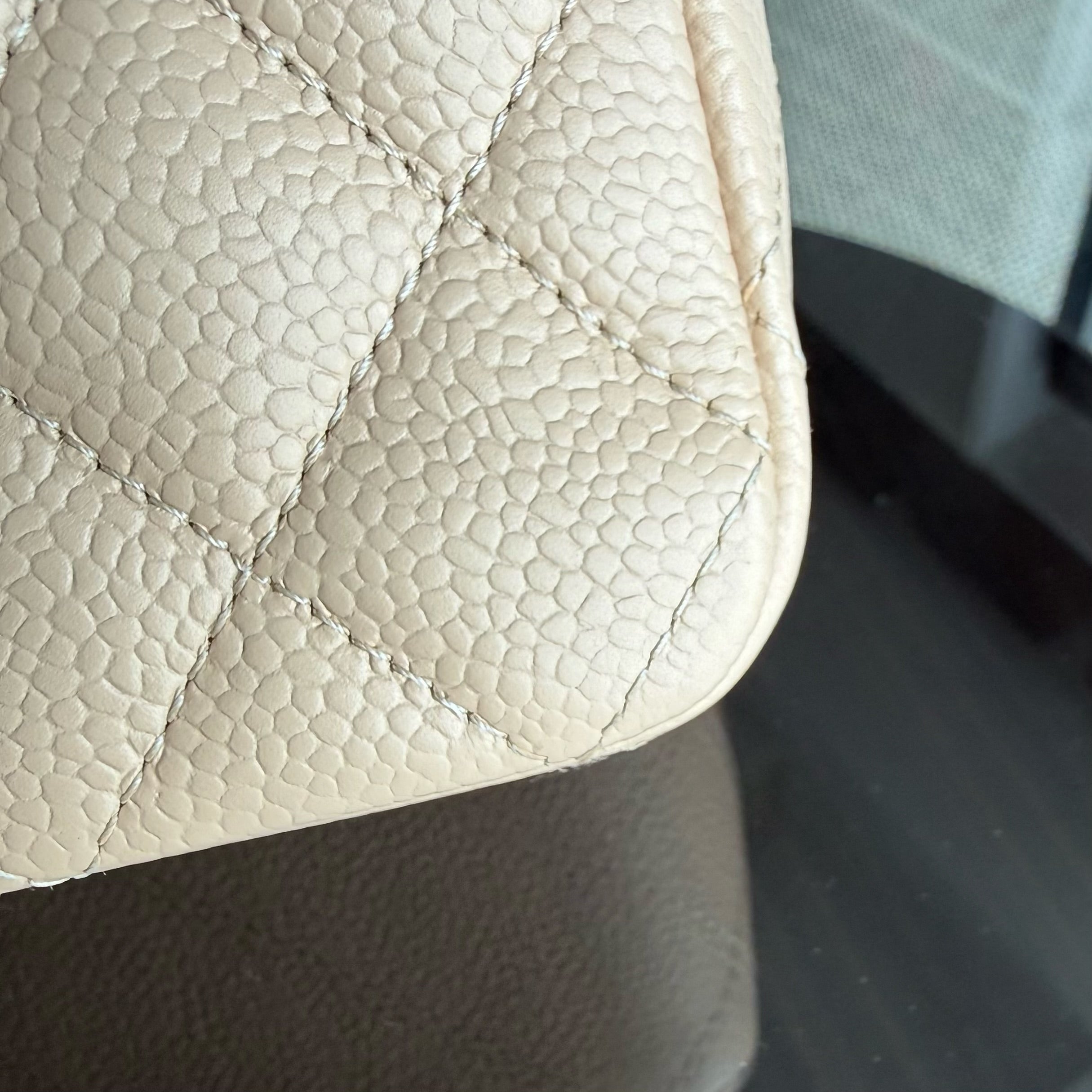 Chanel Classic Flap Medium - Caviar 25CM Quilted Beige Gold Hardware