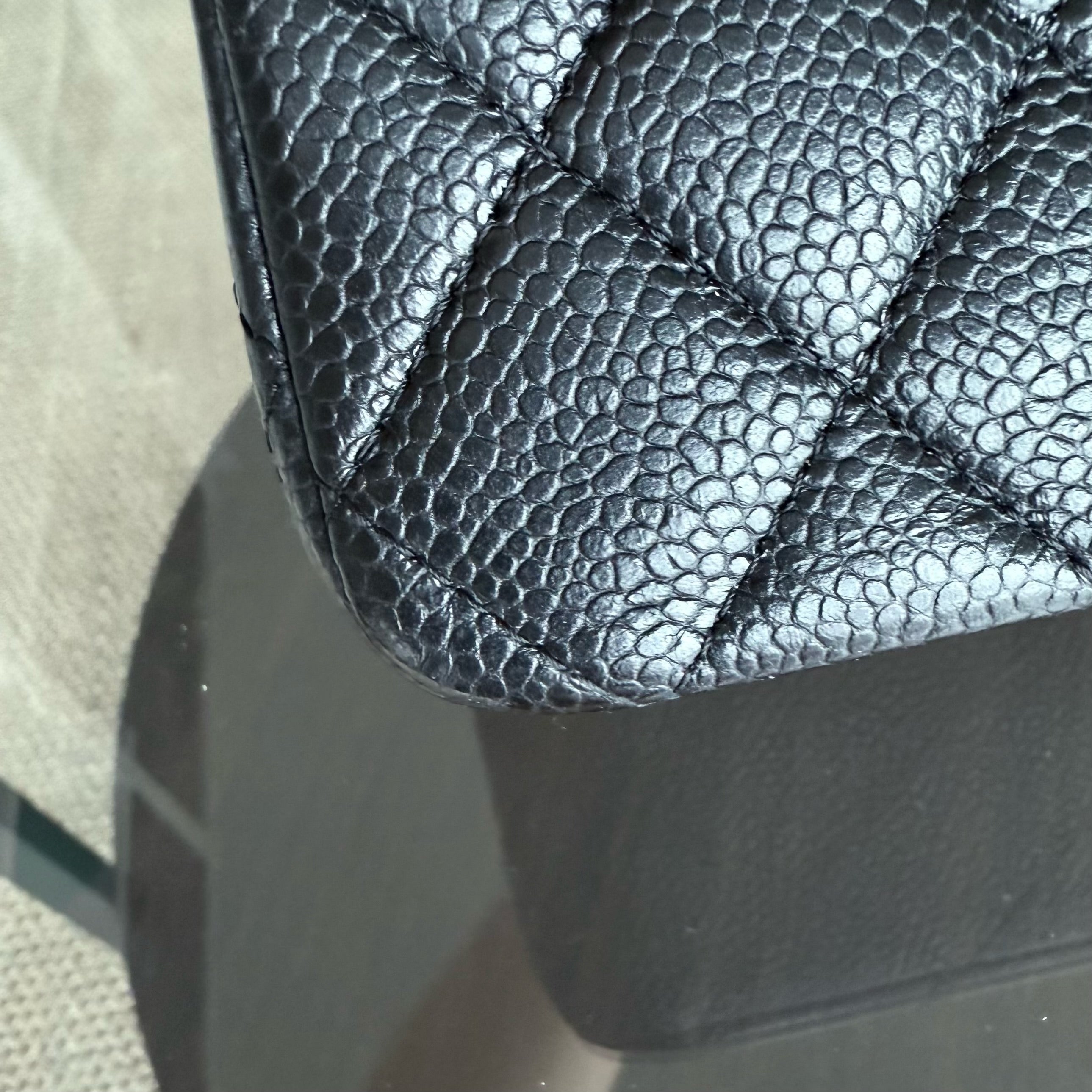 Chanel Classic Flap Medium - Caviar 25CM Quilted Black Gold Hardware