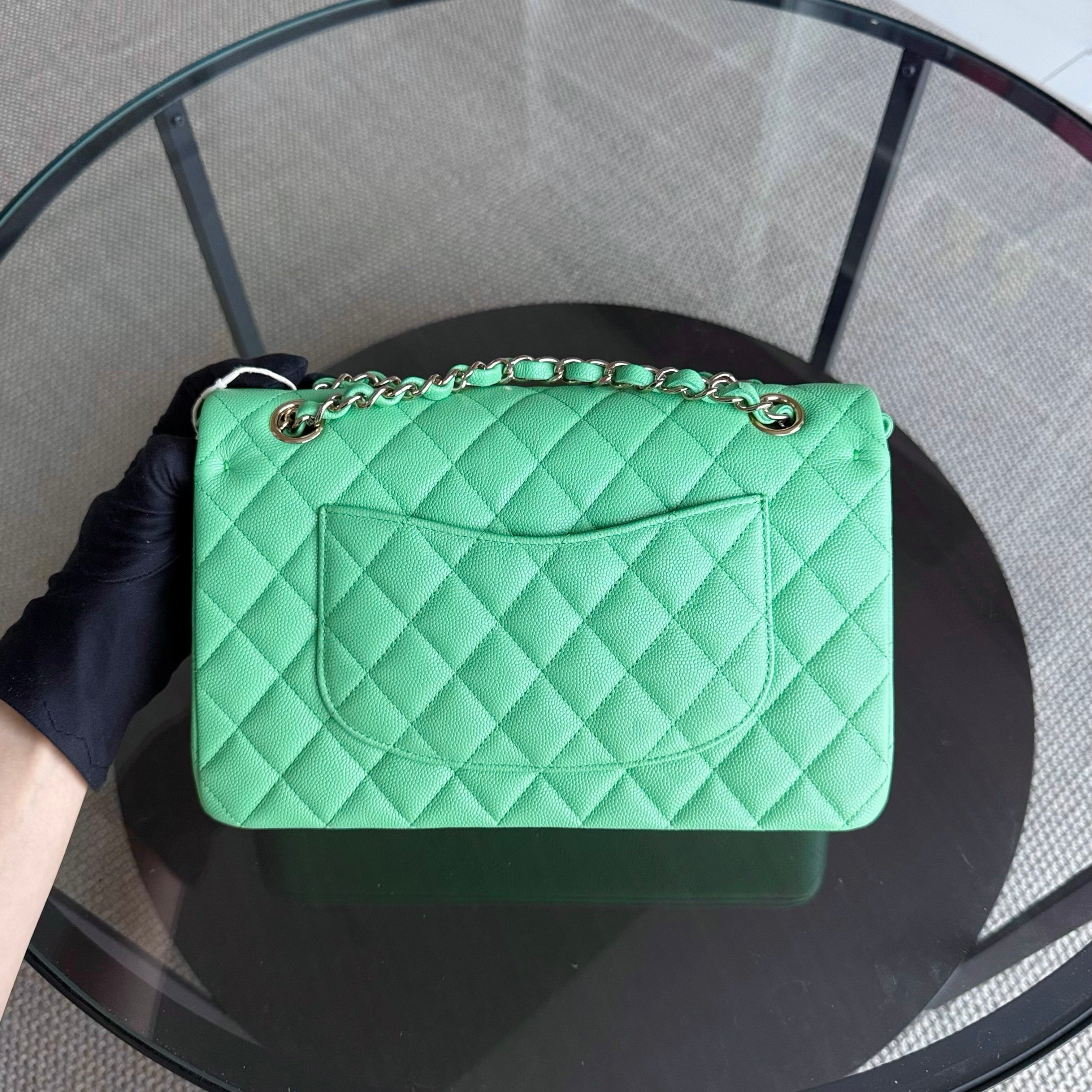 Chanel Classic Flap Medium - Caviar 25CM Quilted Green Gold Hardware Series 27