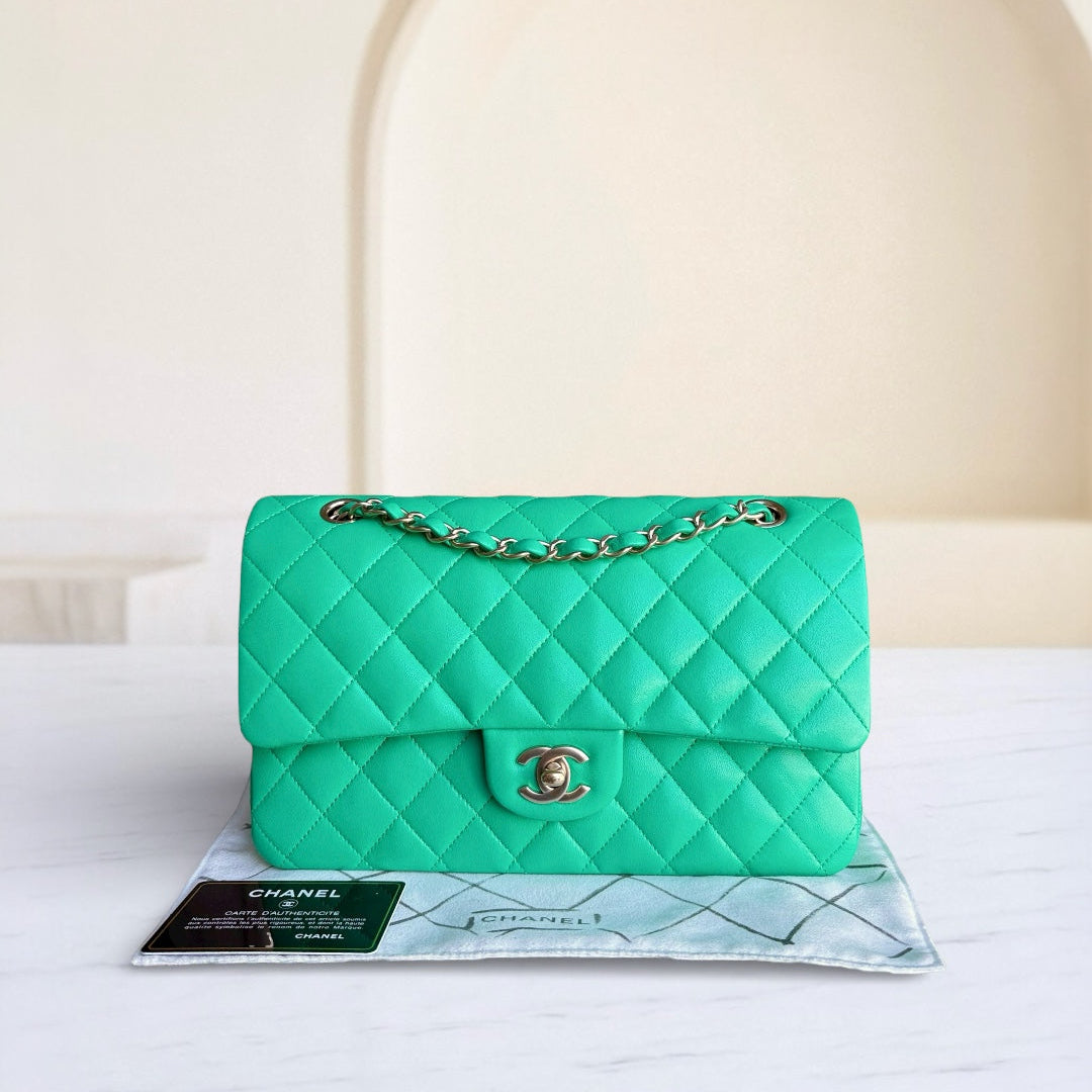 Chanel Classic Flap Medium - 25CM Quilted Lambskin Green Gold Hardware Series 18