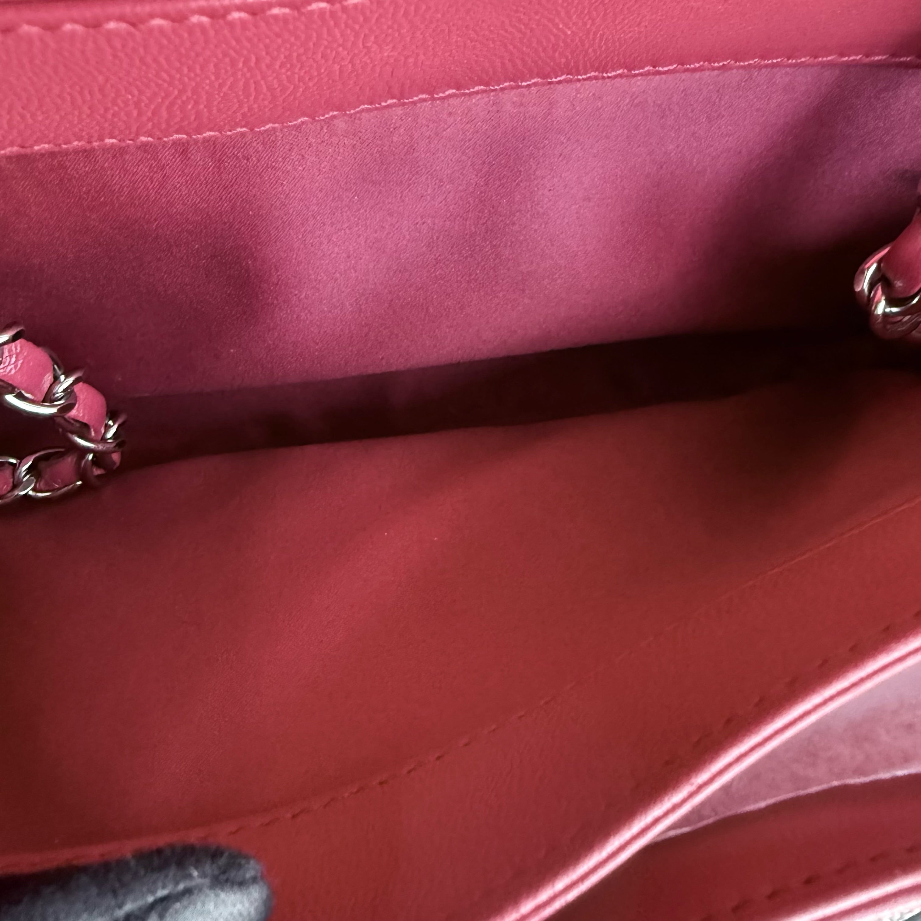 Chanel Flap Medium - 25CM Quilted Lambskin Red Gold Hardware Series 19