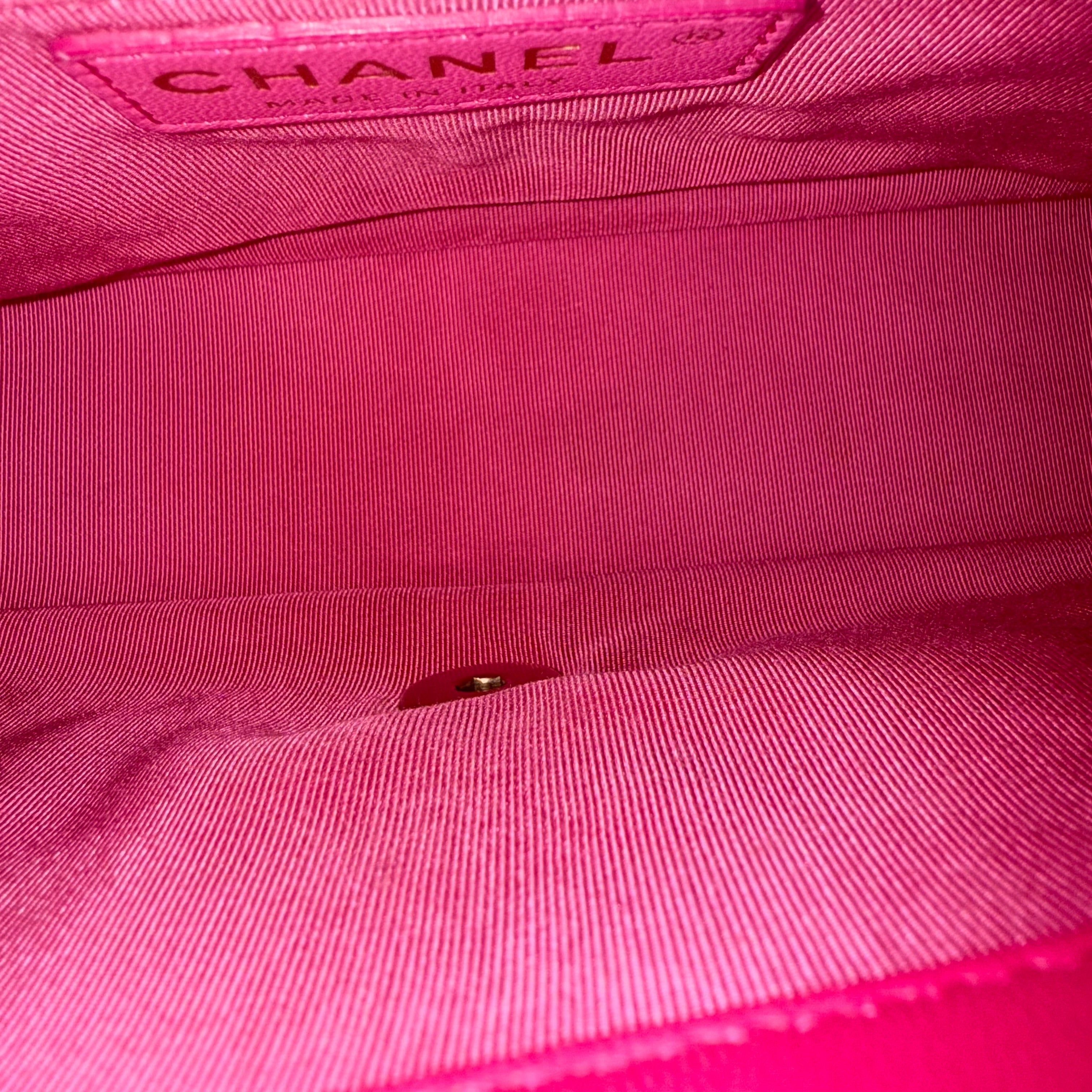 Chanel Chic Flap Small - 23CM Quilted Lambskin Sakura Pink Gold Hardware Series 21
