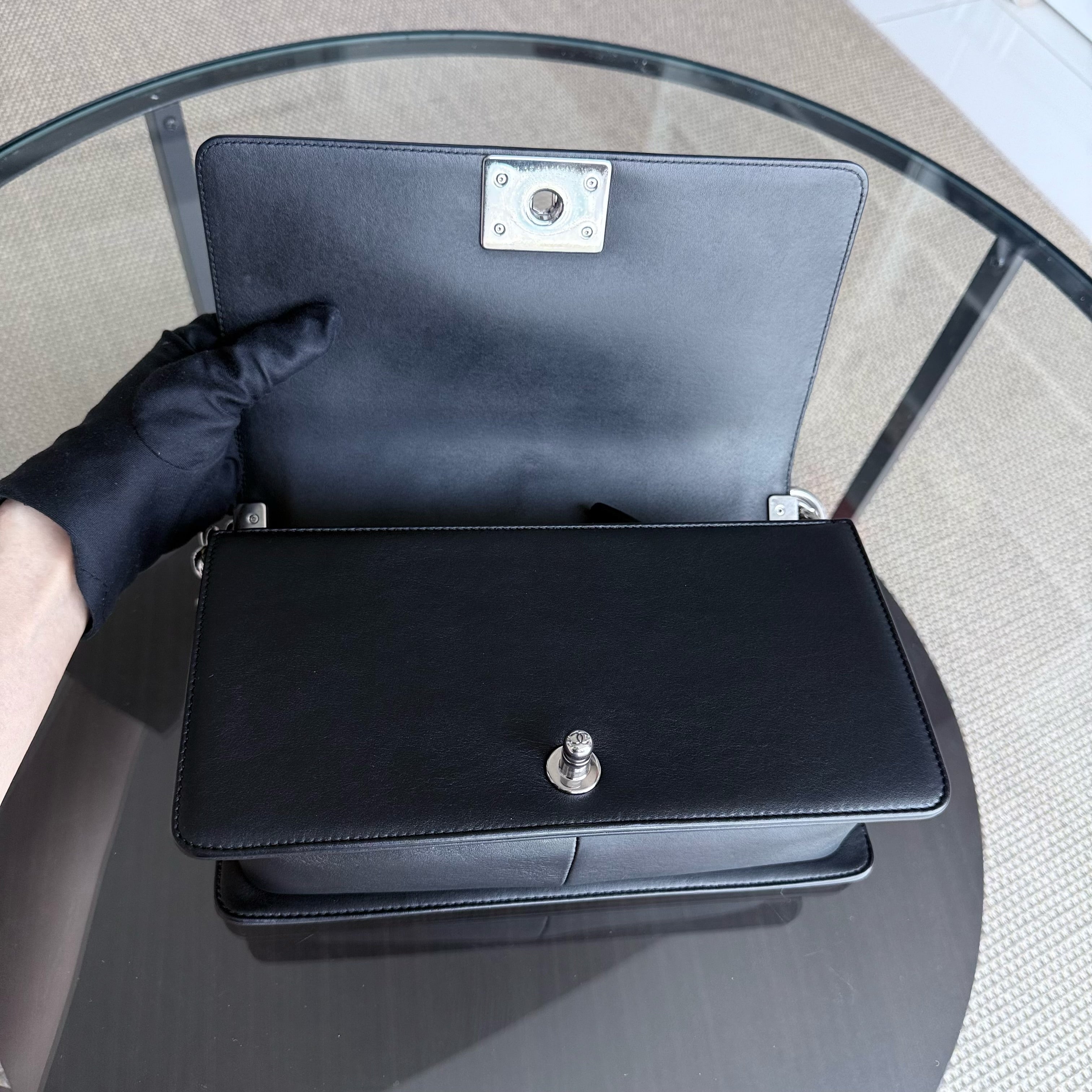Chanel Boy Medium - Chevron Calfskin 25CM Black Silver Hardware Series 22