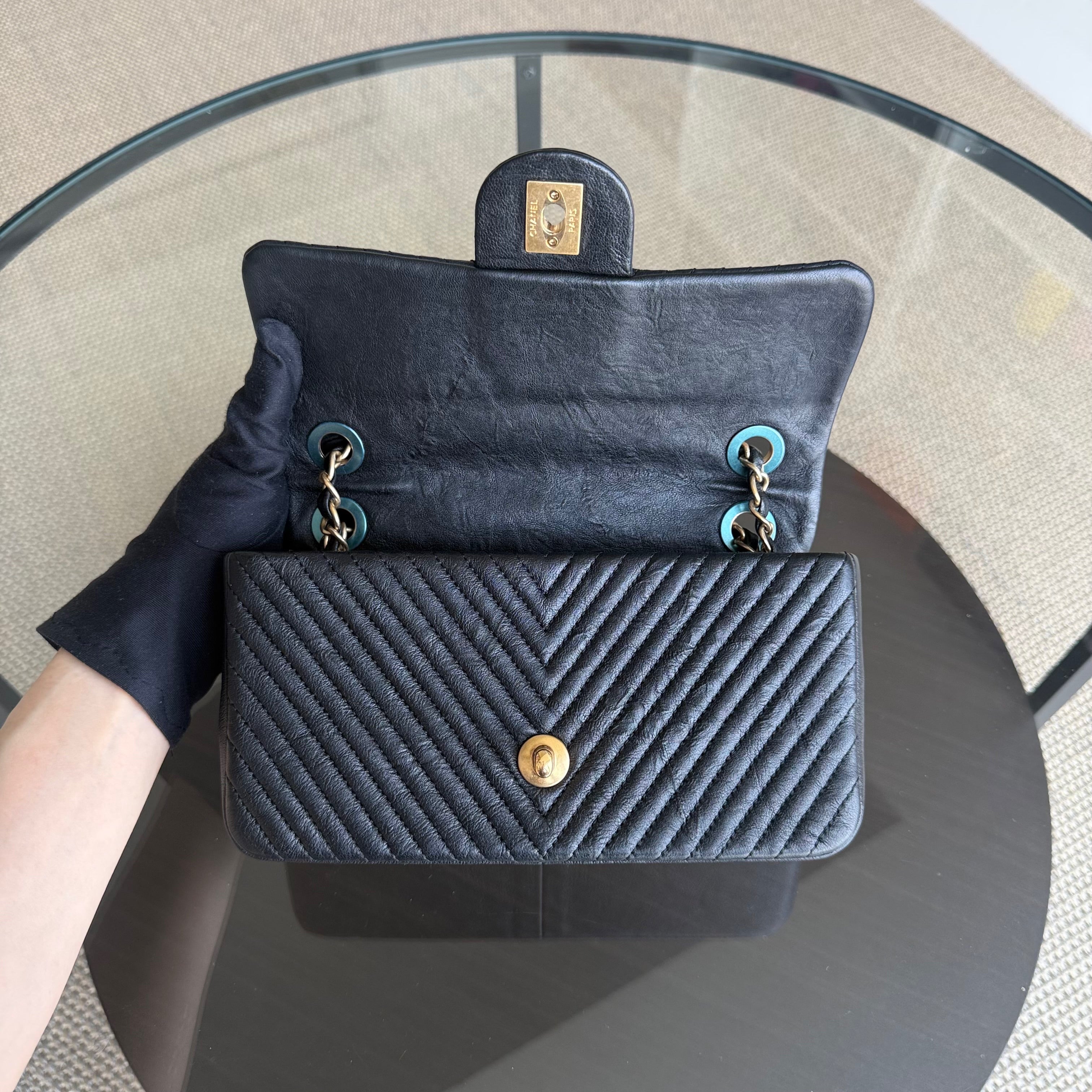 Chanel Seasonal Flap Small - 23CM Surpique CC Herringbone Medallion Flap Chevron Goatskin Black Gold Hardware Series 20