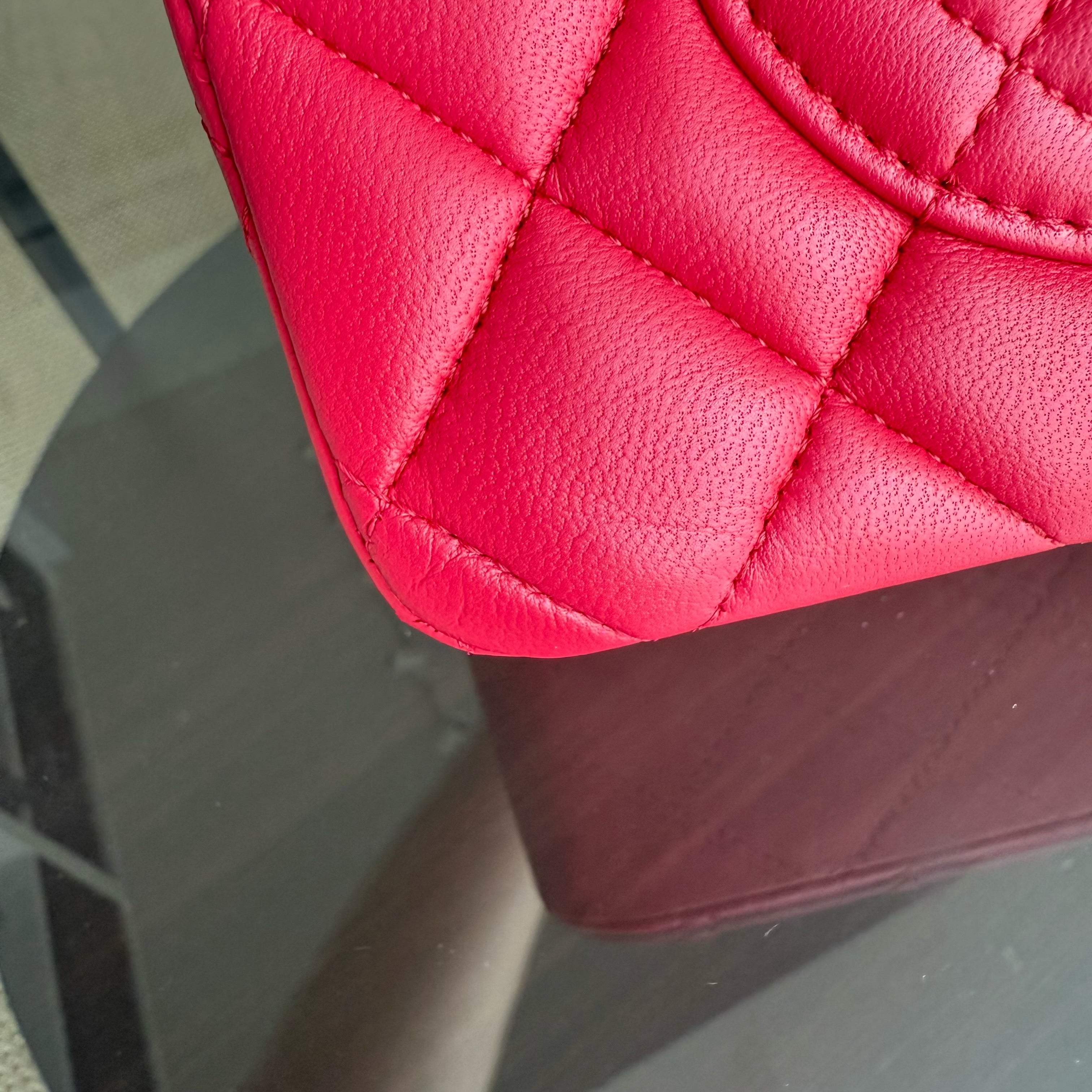 Chanel Classic Flap Small - 23CM Quilted Lambskin Red Gold Hardware Series 25