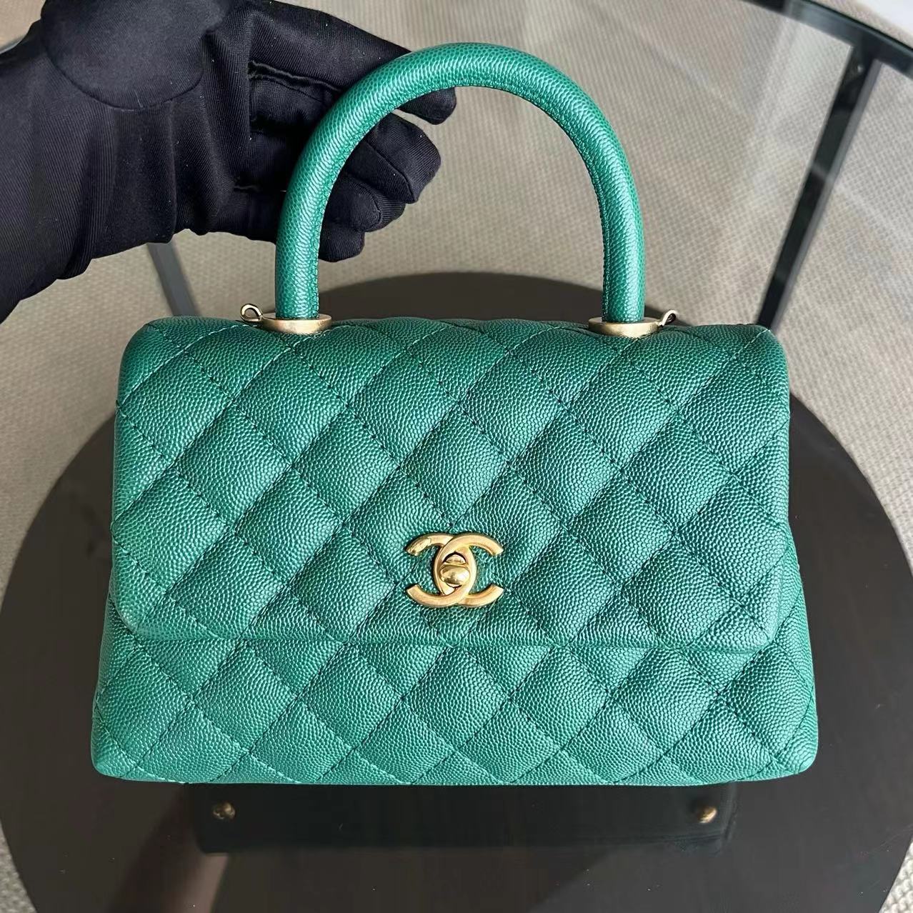 Caviar Coco Handle Quilted Grained Calfskin Emerald Green Golden Hardware Series 25