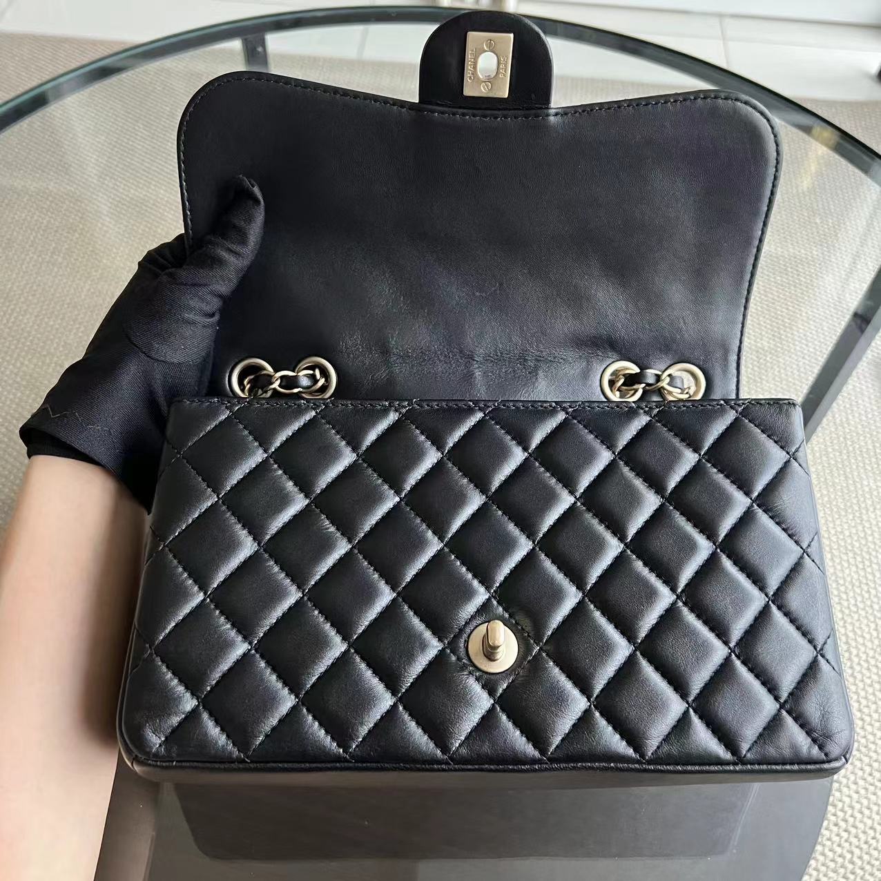 Chic Flap 26CM Seasonal Classic Flap Quilted Lambskin Black Golden Hardware Series 21