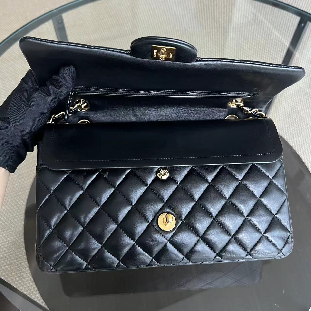 Medium Classic Flap 25CM Lambskin Quilted Black Golden Hardware Series 15