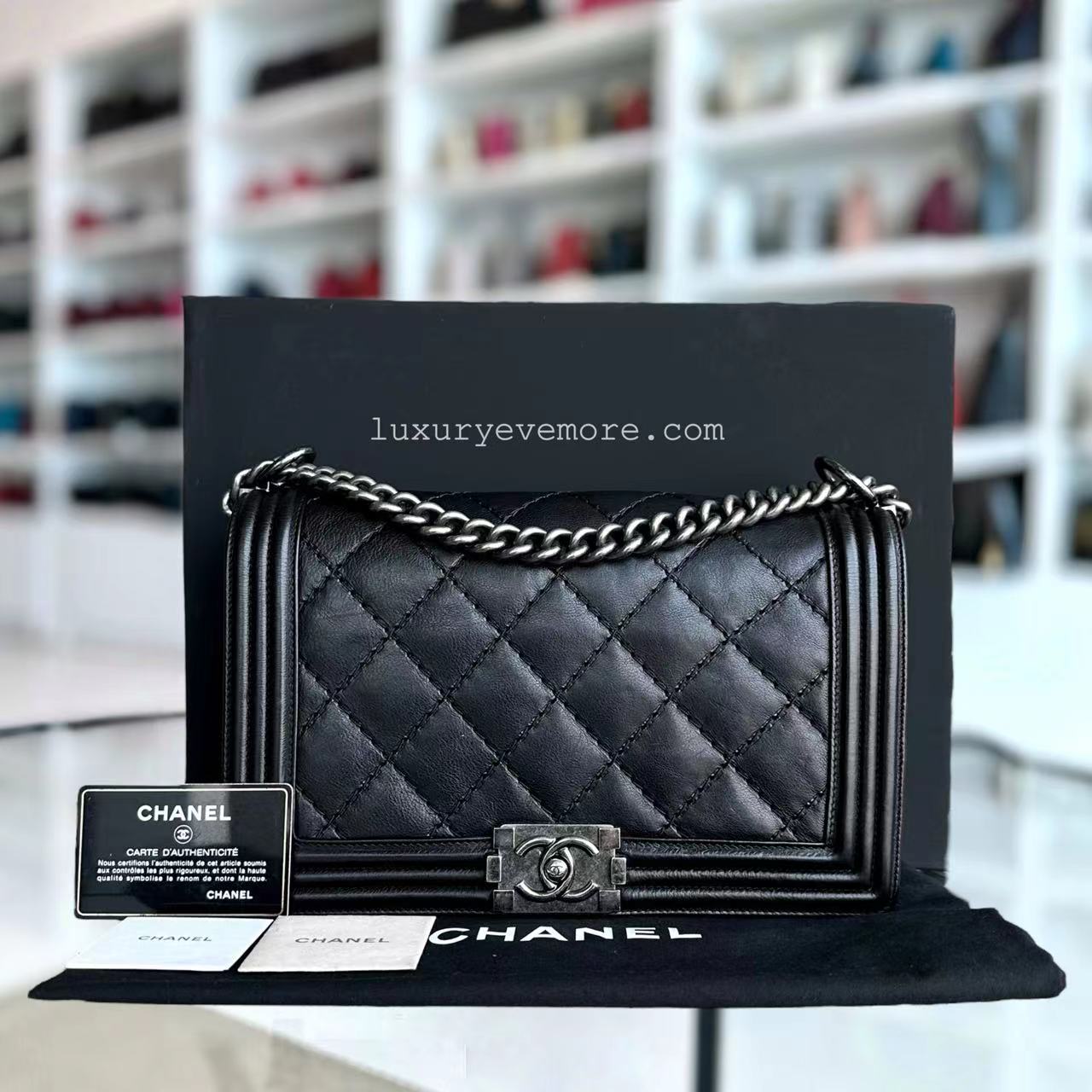 Chanel Boy New Medium 25CM Quilted Calfskin Black Ruthenium Silver Hardware Series 18