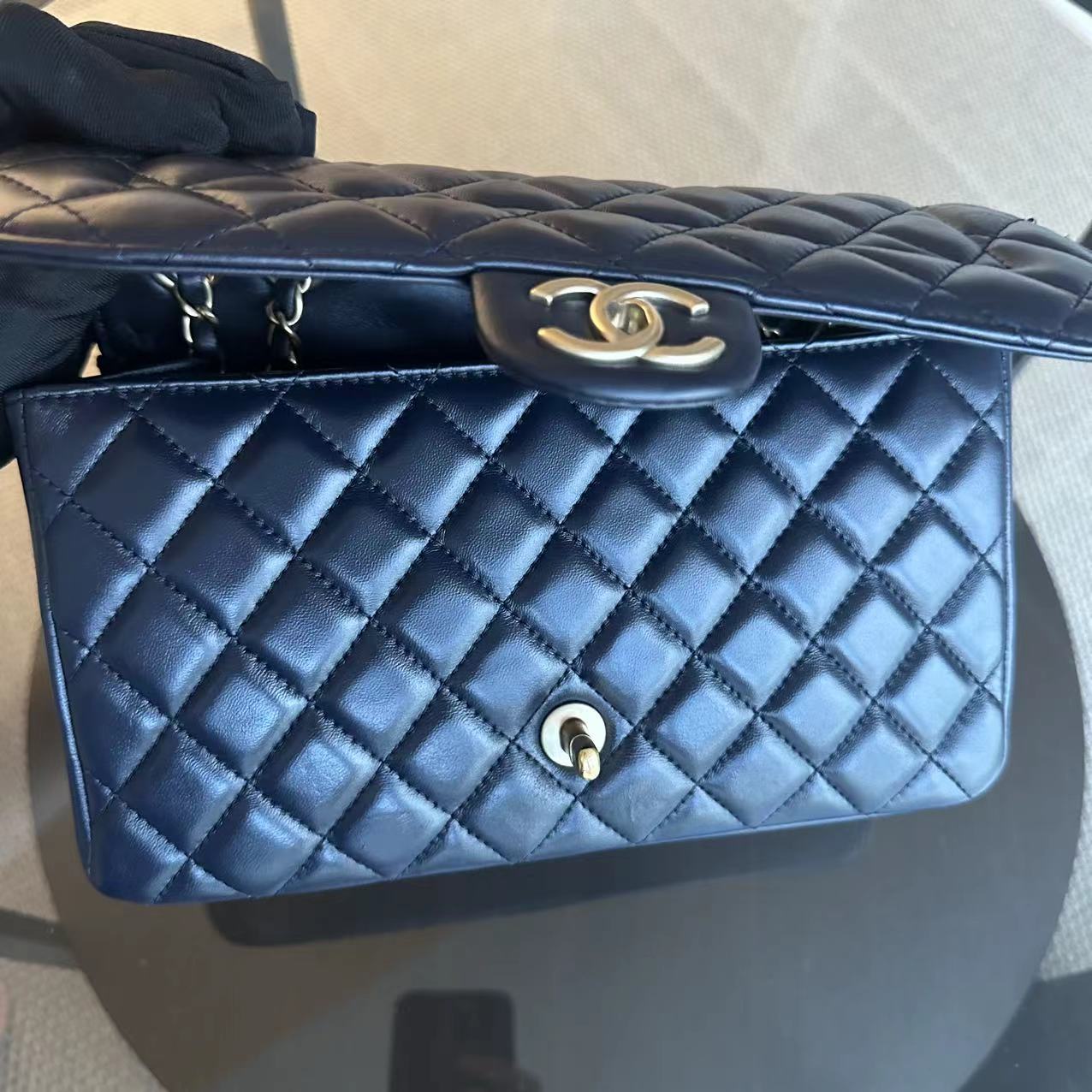 Chanel Chic Flap Medium 25CM Quilted Lambskin Dark Blue Golden Hardware Series 21