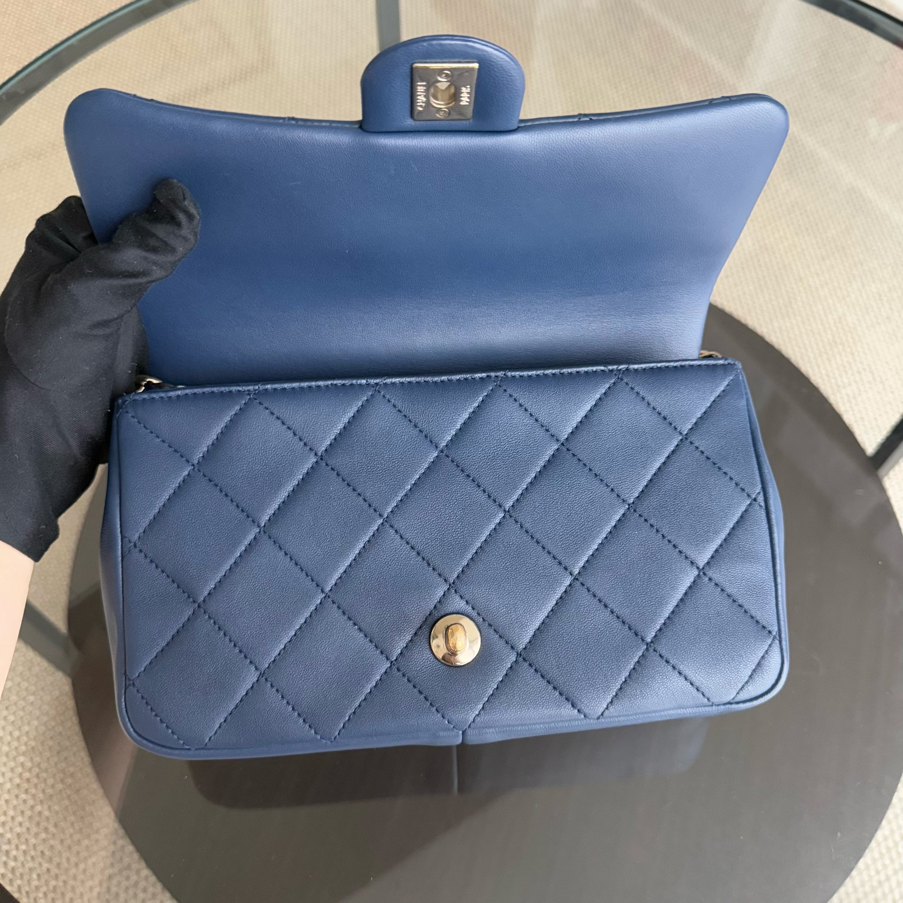 Chanel 2020 Elegant Resin Chain Seasonal Flap - Quilted Lambskin Dark Blue GHW No 29