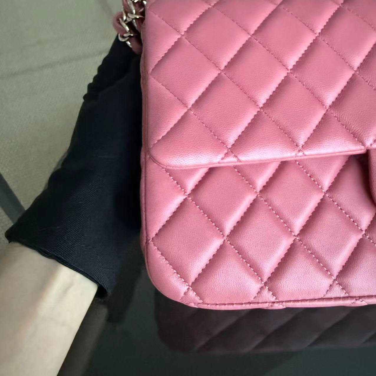 Chanel Classic Flap Medium - Valentine 25CM Single Flap Quilted Lambskin Sakura Pink Gold Hardware Series 19