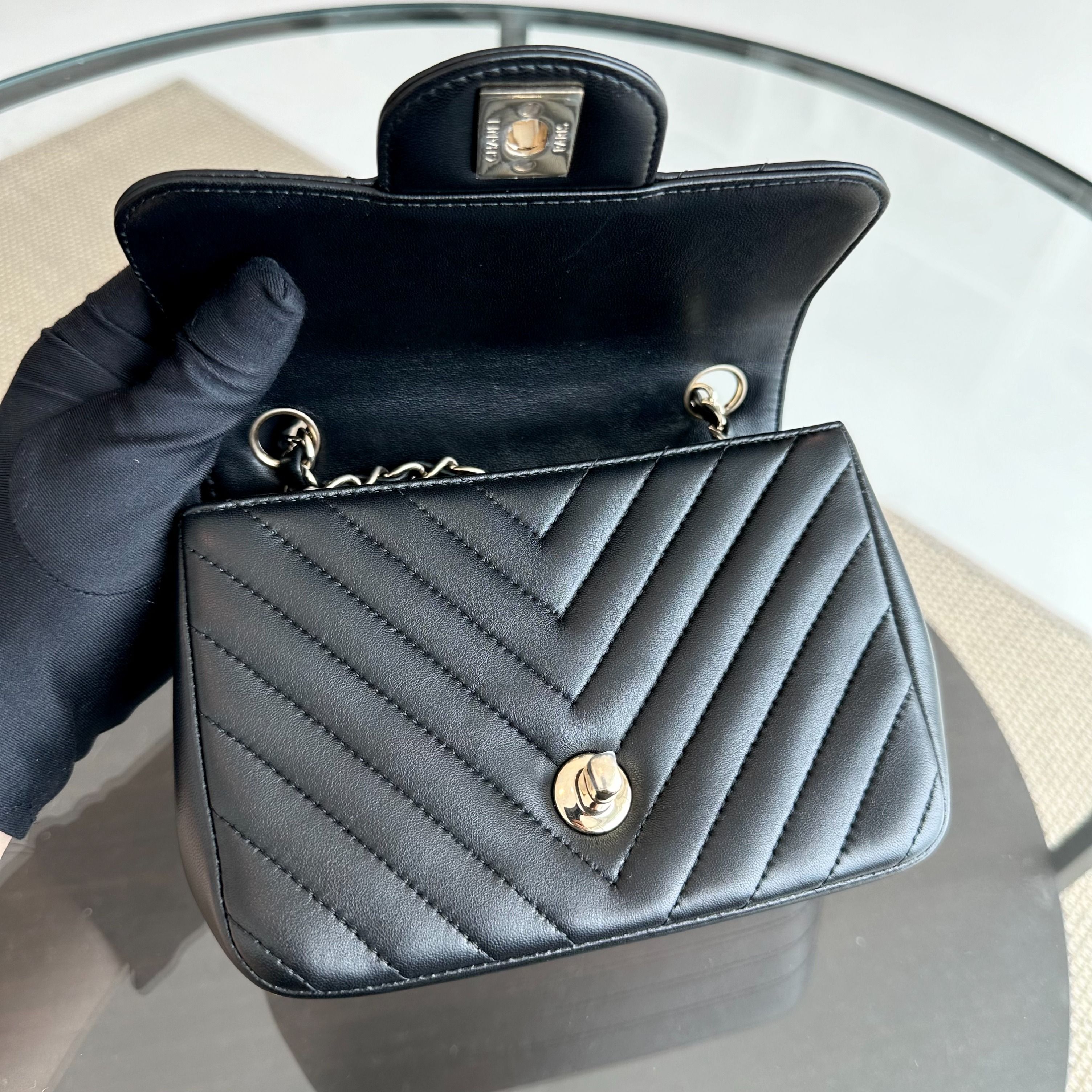 *Brand New* Chanel Mini Square Classic Flap Chevron Lambskin Black GHW No 24 - Luxury Evermore