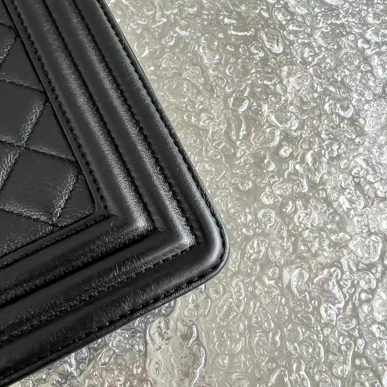 *Calfskin* Chanel Boy Old Medium 25CM Quilted Calfskin Black Leboy Golden Hardware Series 20 - Luxury Evermore