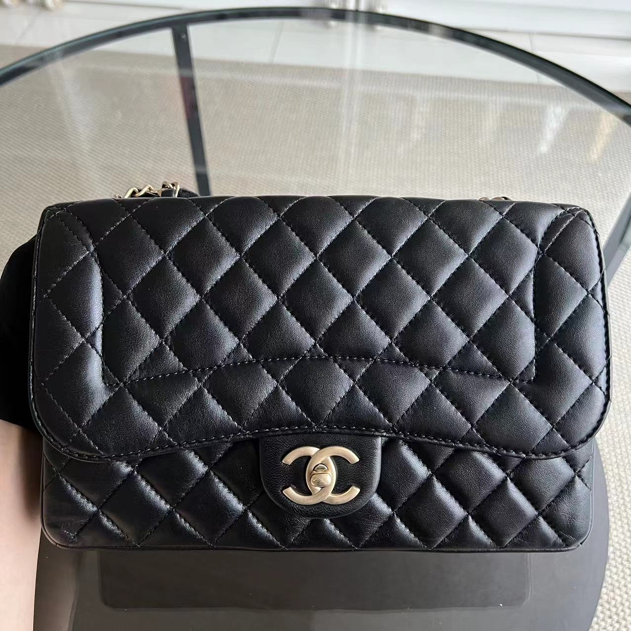 Chic Flap 26CM Seasonal Classic Flap Quilted Lambskin Black Golden Hardware Series 21