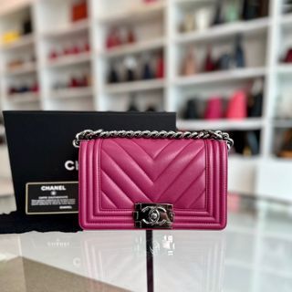 Chanel Boy Small Calfskin Chevron Pink SHW No 26 - Luxury Evermore