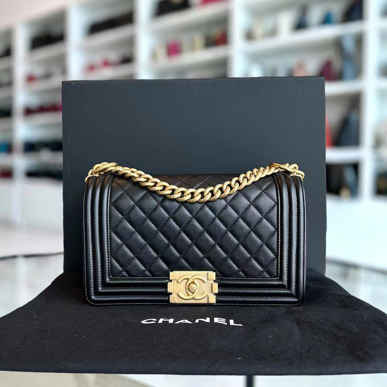 Chanel Caviar Boy Old Medium 25CM Quilted Grained Calfskin Leboy Black GHW No 24 - Luxury Evermore