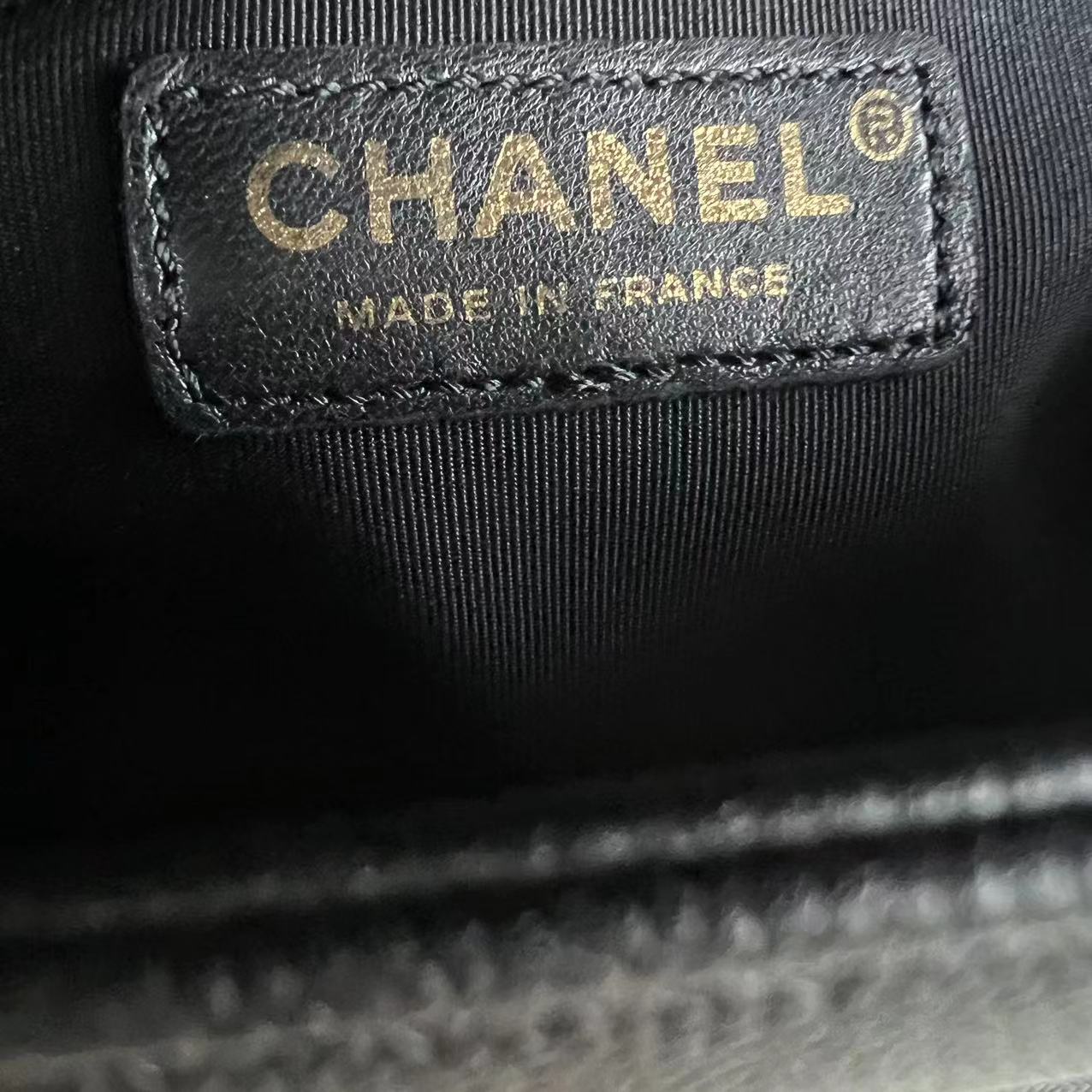 Chanel Caviar Boy Old Medium 25CM Quilted Grained Calfskin Leboy Black GHW No 24 - Luxury Evermore