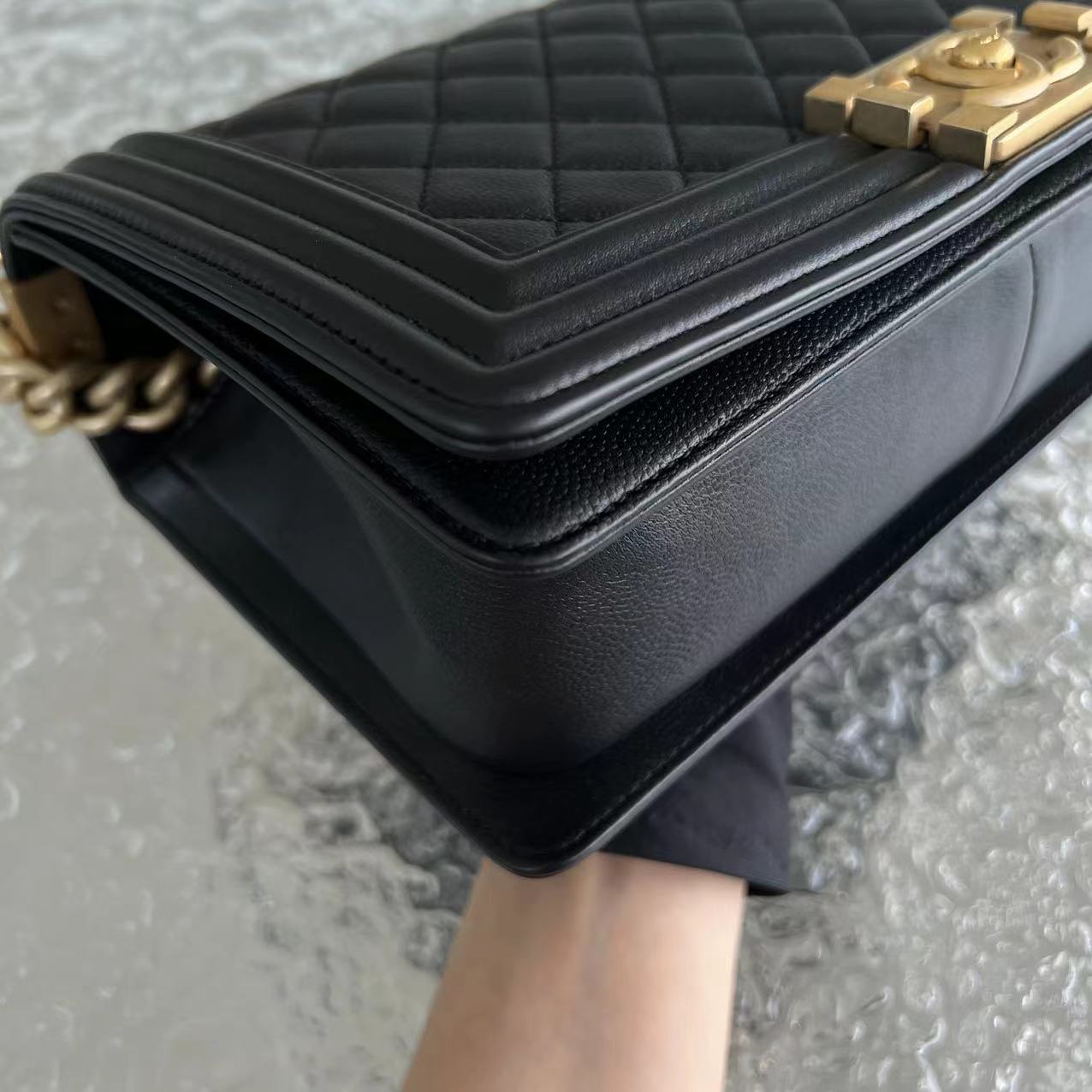 Chanel Caviar Boy Old Medium 25CM Quilted Grained Calfskin Leboy Black GHW No 24 - Luxury Evermore