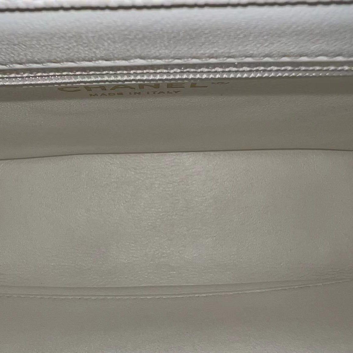 Chanel Caviar Business Affinity Medium White Golden Hardware Series 25 - Luxury Evermore