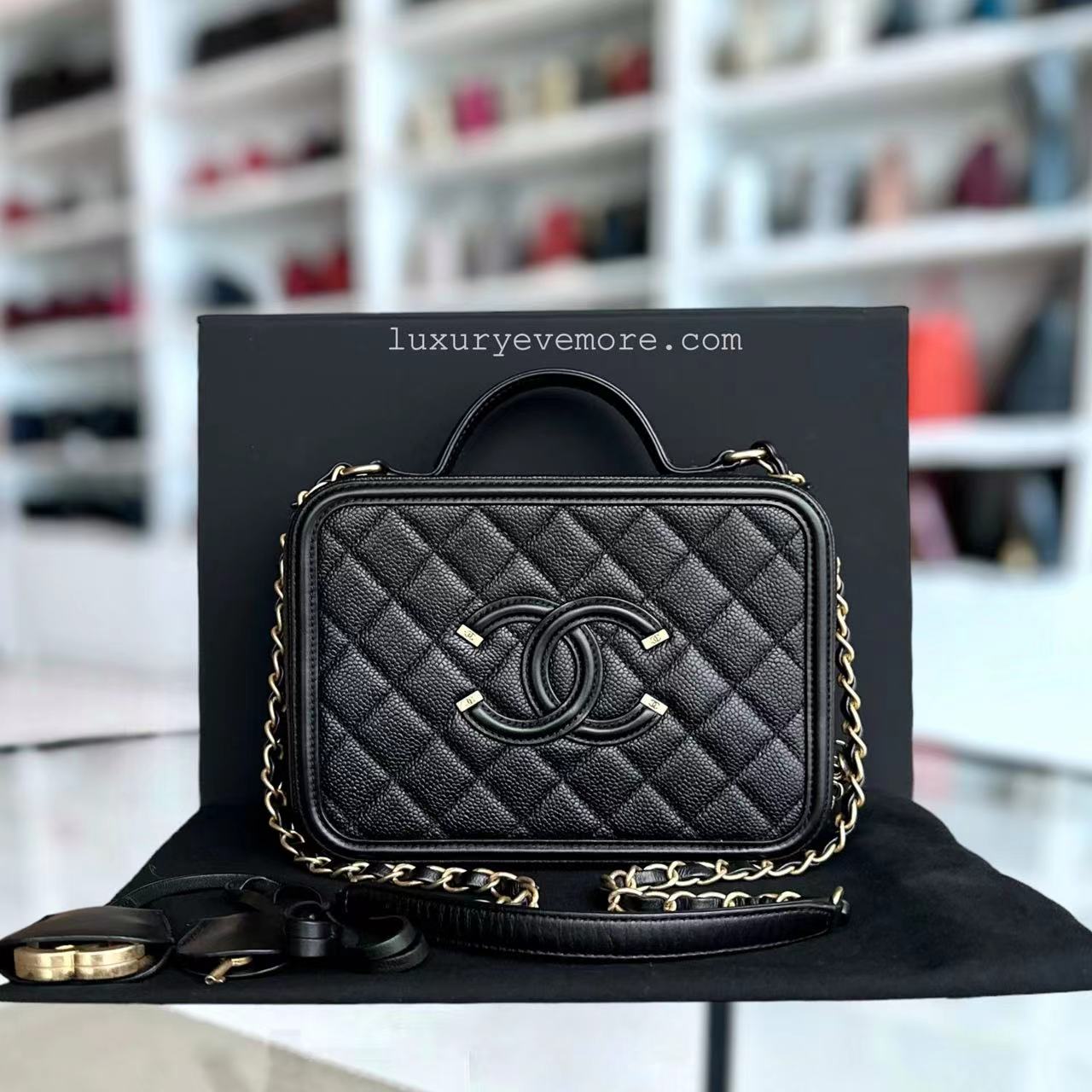 Chanel Caviar Medium filigree Vanity Case Quilted Grained Calfskin Black Golden Hardware Series 26 - Luxury Evermore