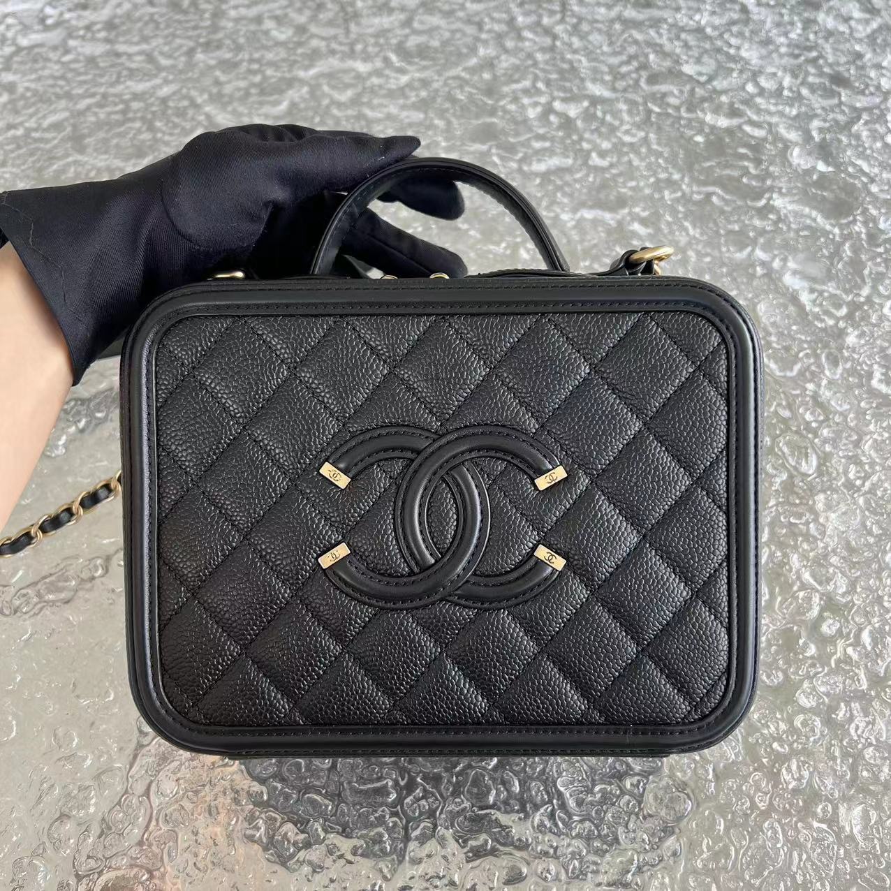 Chanel Caviar Medium filigree Vanity Case Quilted Grained Calfskin Black Golden Hardware Series 26 - Luxury Evermore