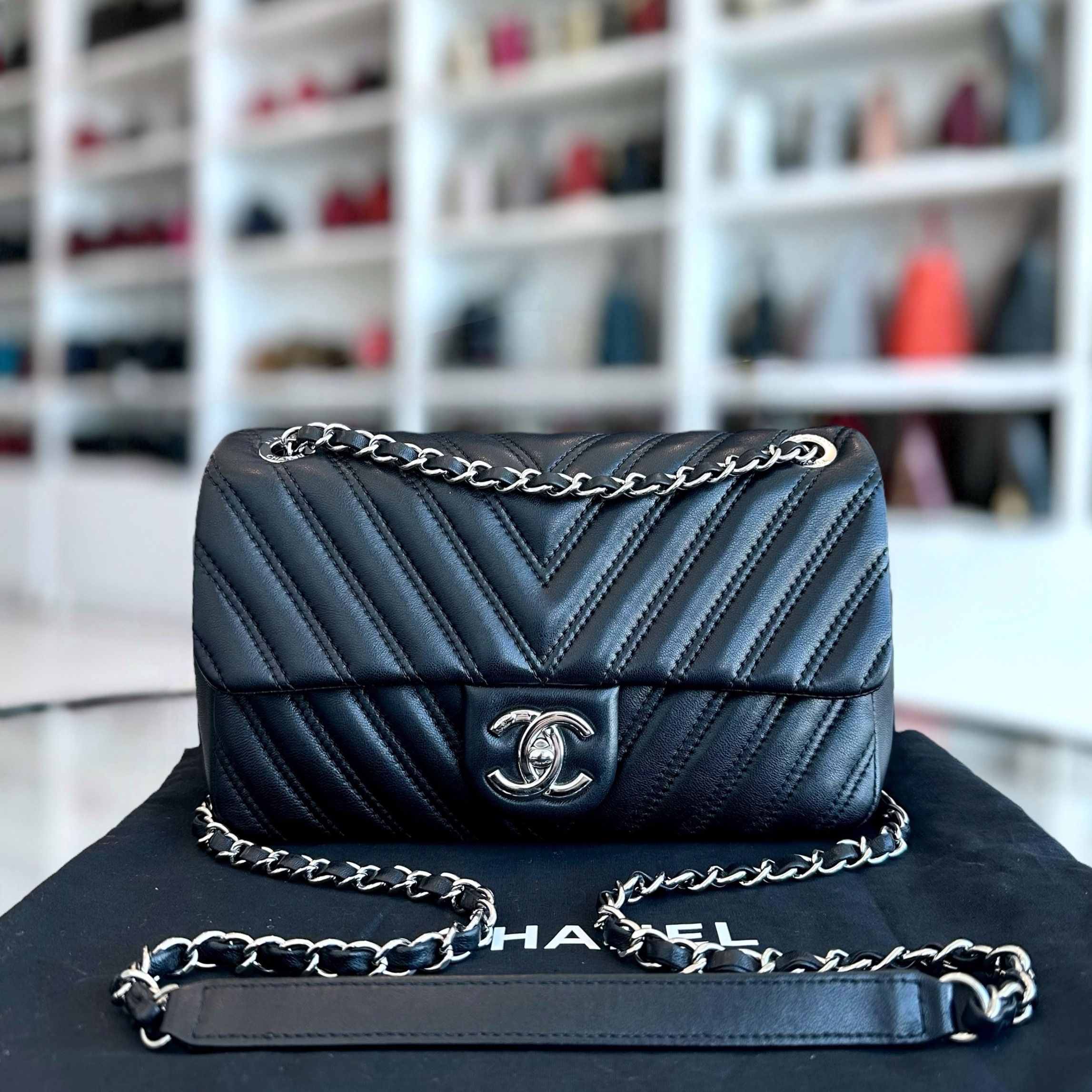 Chanel Chevron Medium 26CM Classic Seasonal Flap Lambskin Black SHW No 20 - Luxury Evermore