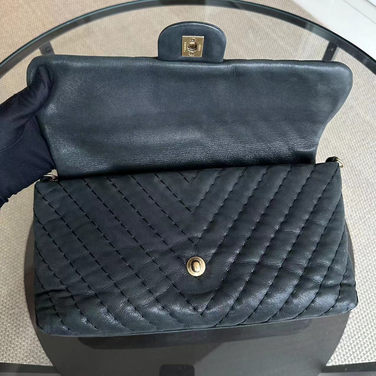 Chanel Chevron V-Stich Seasonal Classic Flap Black GHW NO 14 - Luxury Evermore