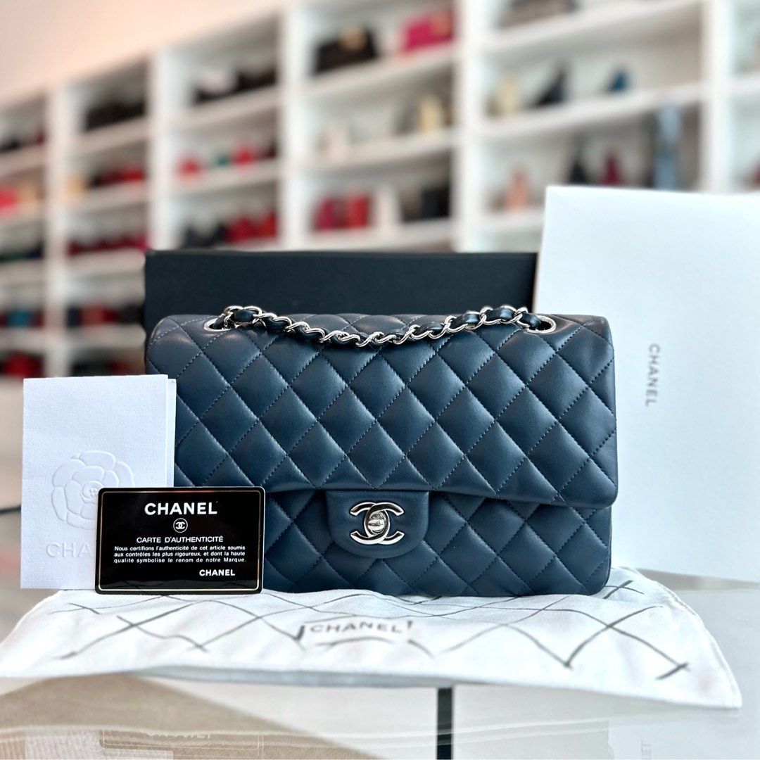 Chanel Medium Classic Flap Lambskin 25CM Quilted No 26 - Luxury Evermore