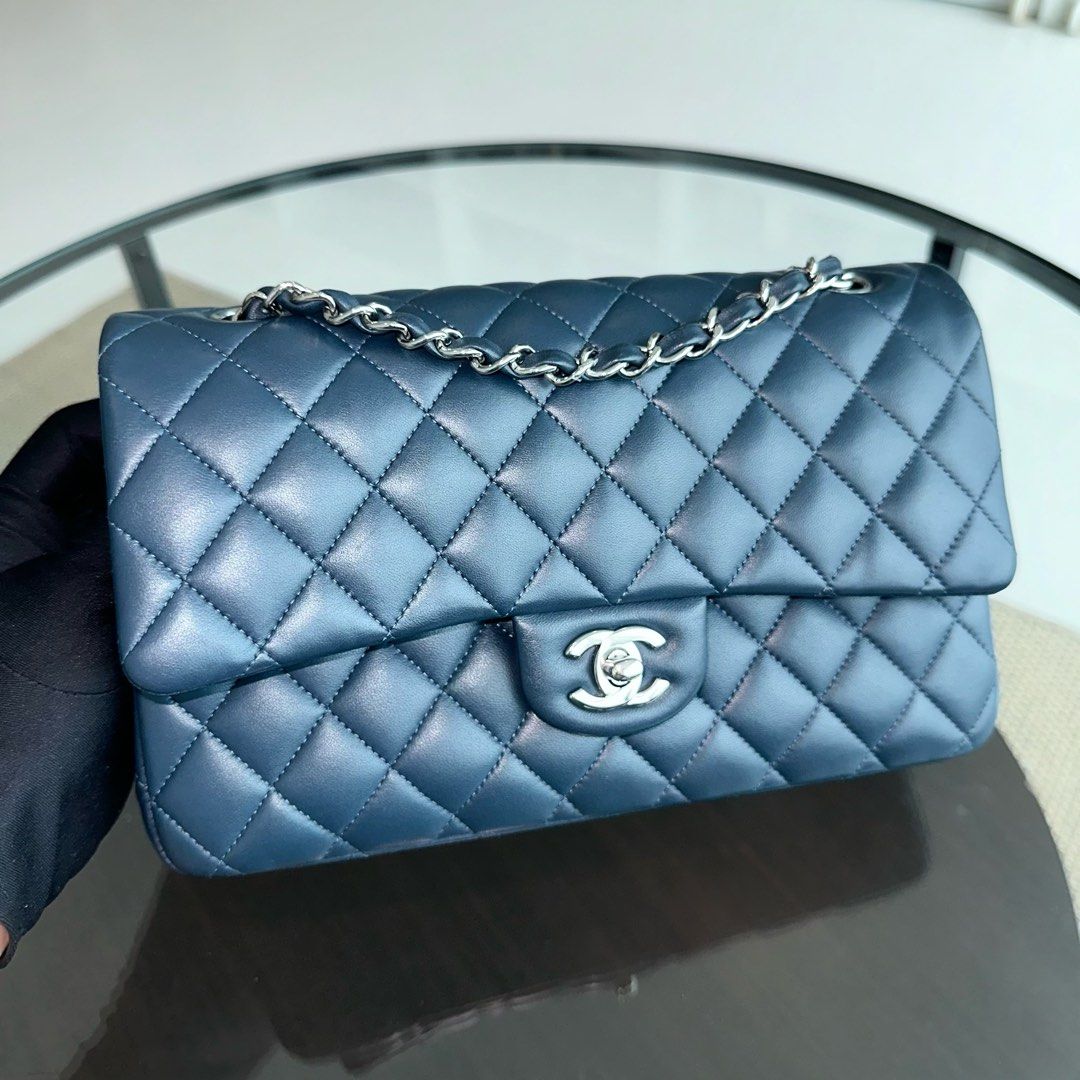 Chanel Medium Classic Flap Lambskin 25CM Quilted No 26 - Luxury Evermore