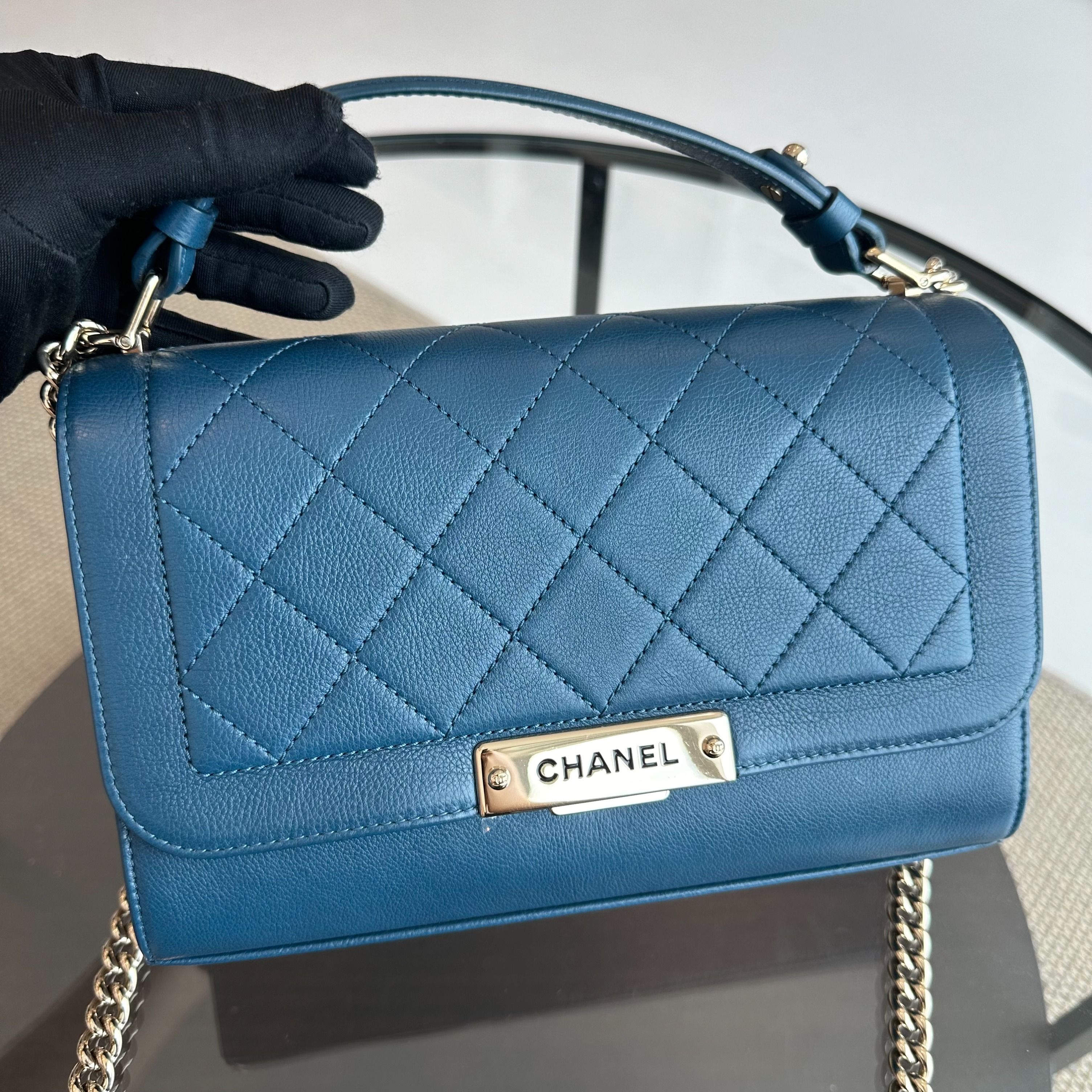 Chanel Medium Label Click Flap Quilted Grained Calfskin Dark Blue GHW No 23 - Luxury Evermore