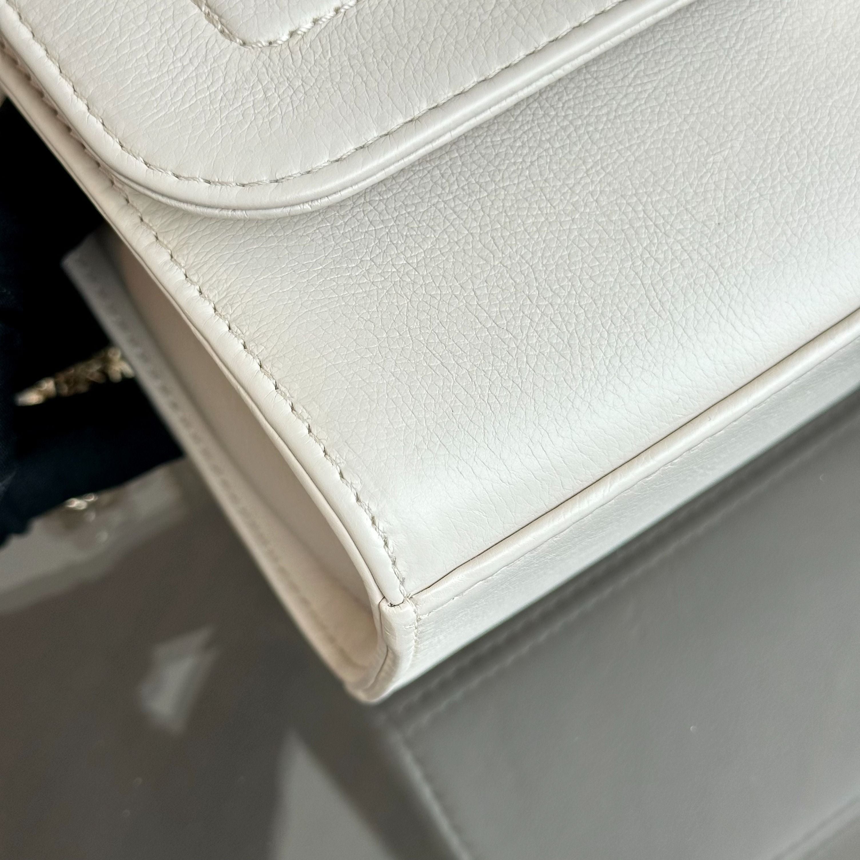 Chanel Medium Label Click Flap Quilted Grained Calfskin White Beige GHW No 24 - Luxury Evermore