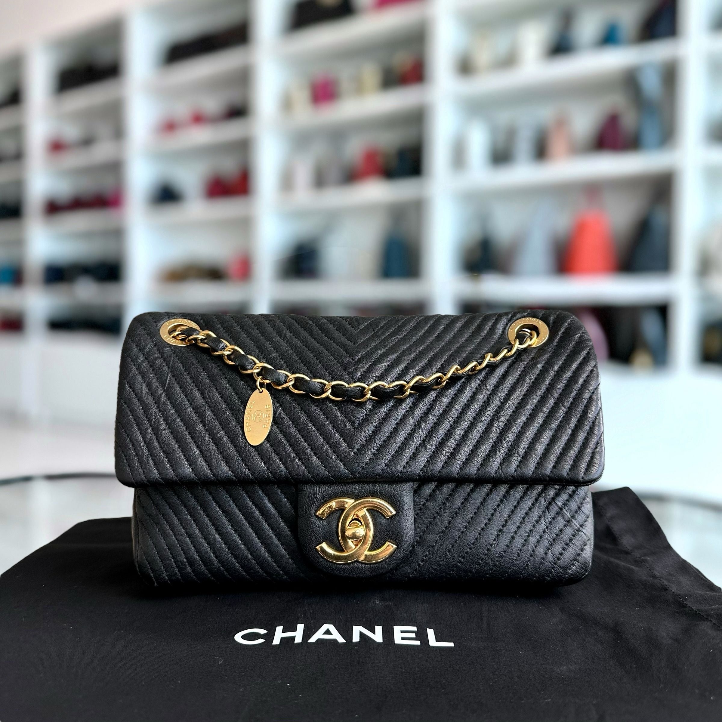 Chanel Surpique CC Herringbone Medallion Chevron Goatskin Medium Black GHW No 21 - Luxury Evermore