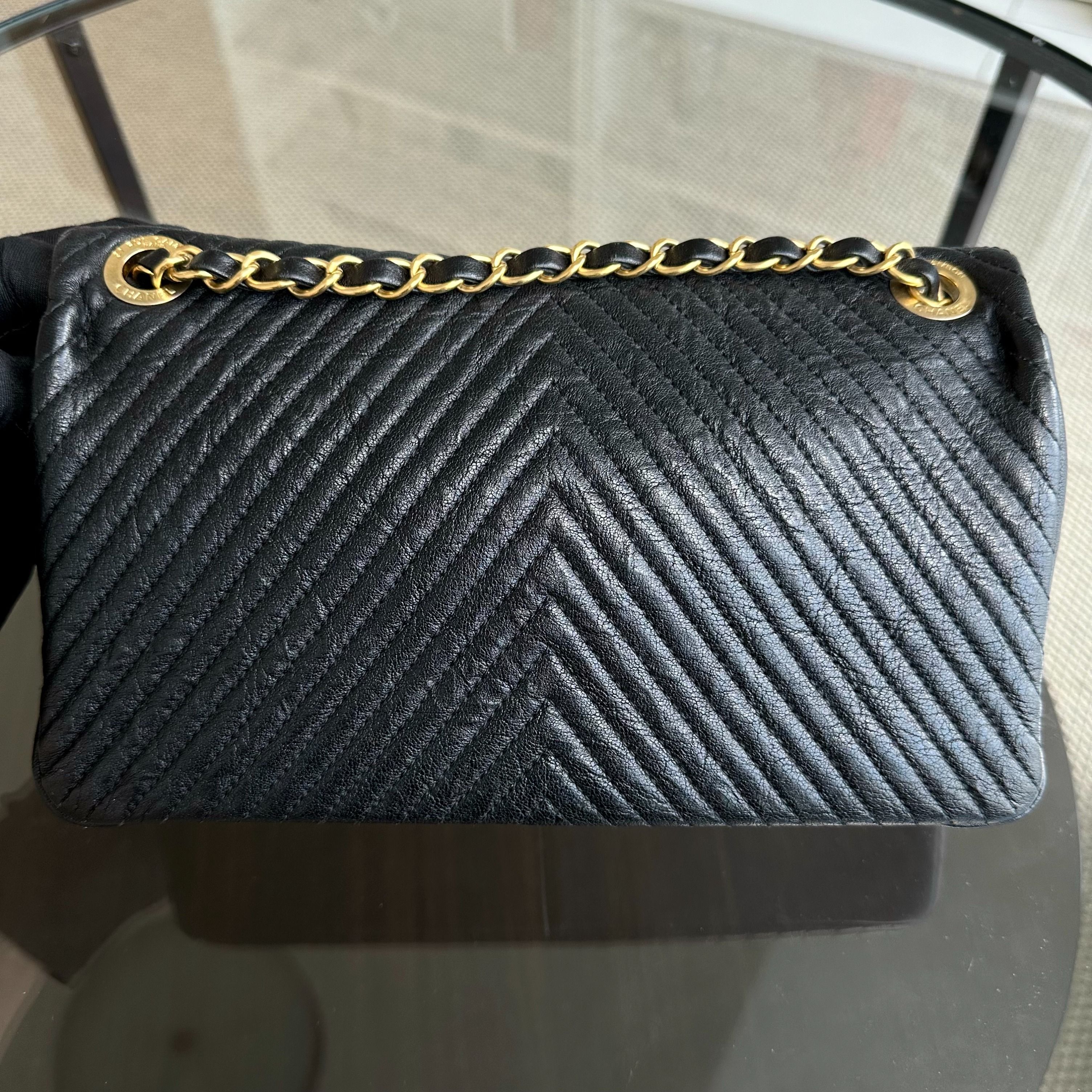 Chanel Surpique CC Herringbone Medallion Chevron Goatskin Medium Black GHW No 21 - Luxury Evermore