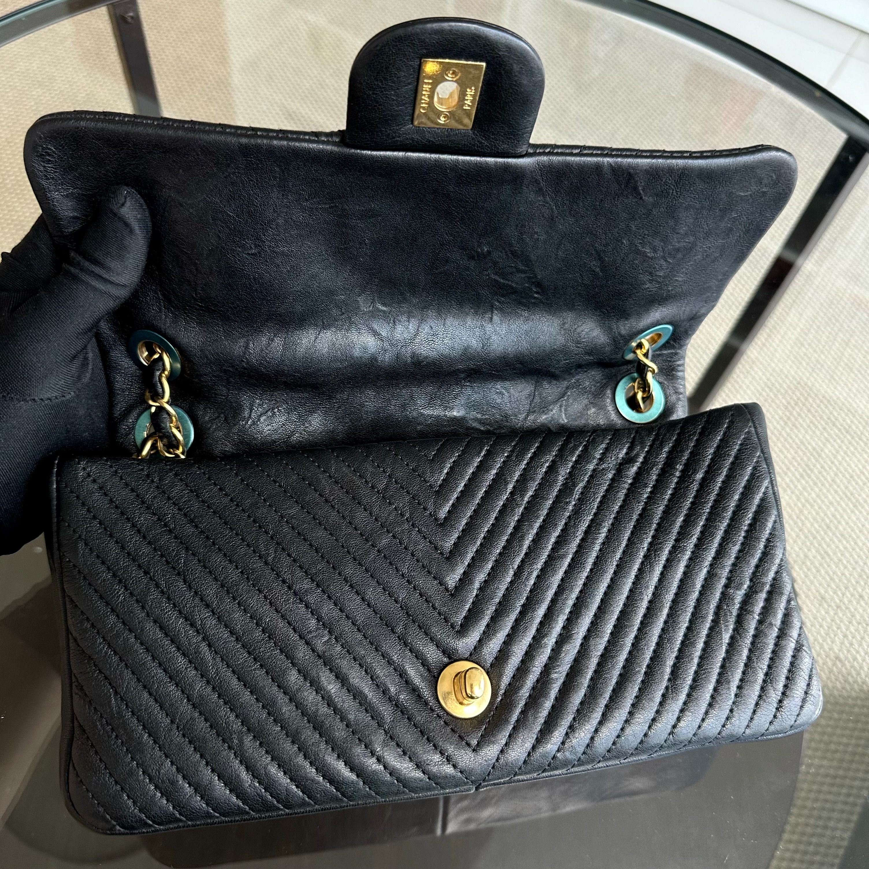 Chanel Surpique CC Herringbone Medallion Chevron Goatskin Medium Black GHW No 21 - Luxury Evermore