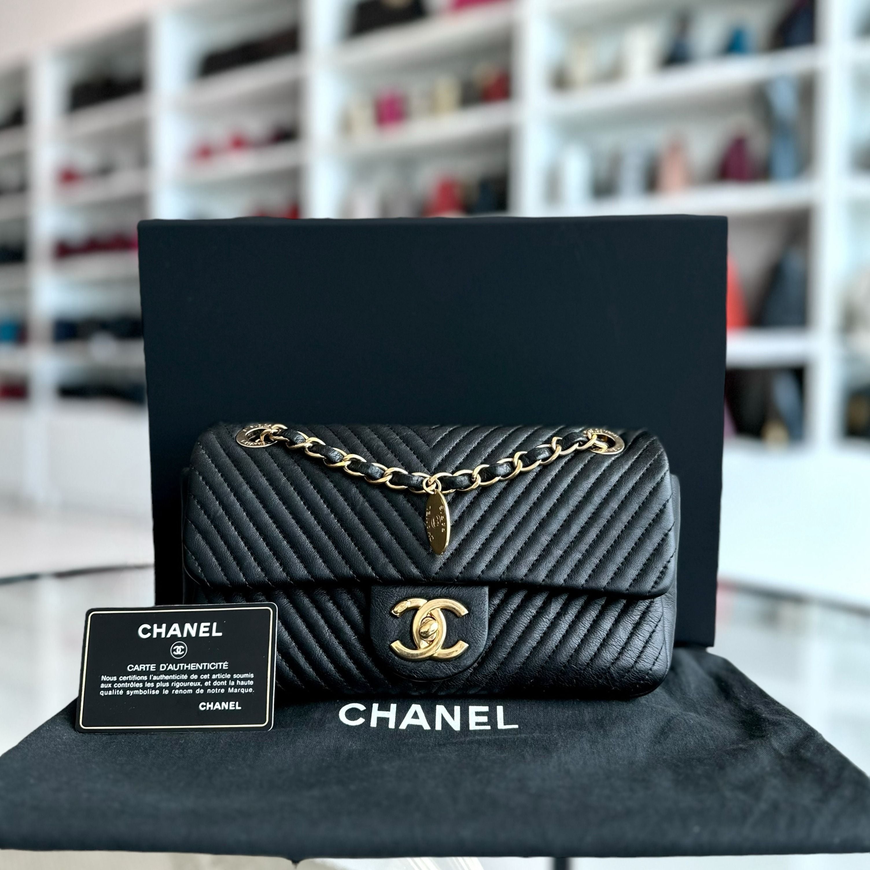 Chanel Surpique CC Herringbone Medallion small Chevron Goatskin Black GHW No 21 - Luxury Evermore