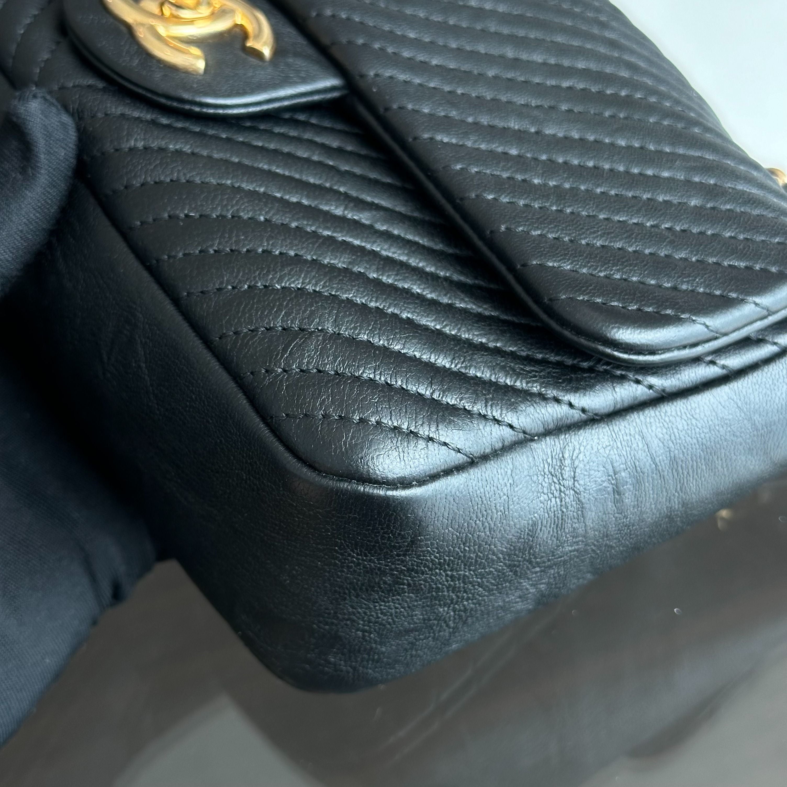 Chanel Surpique CC Herringbone Medallion small Chevron Goatskin Black GHW No 21 - Luxury Evermore