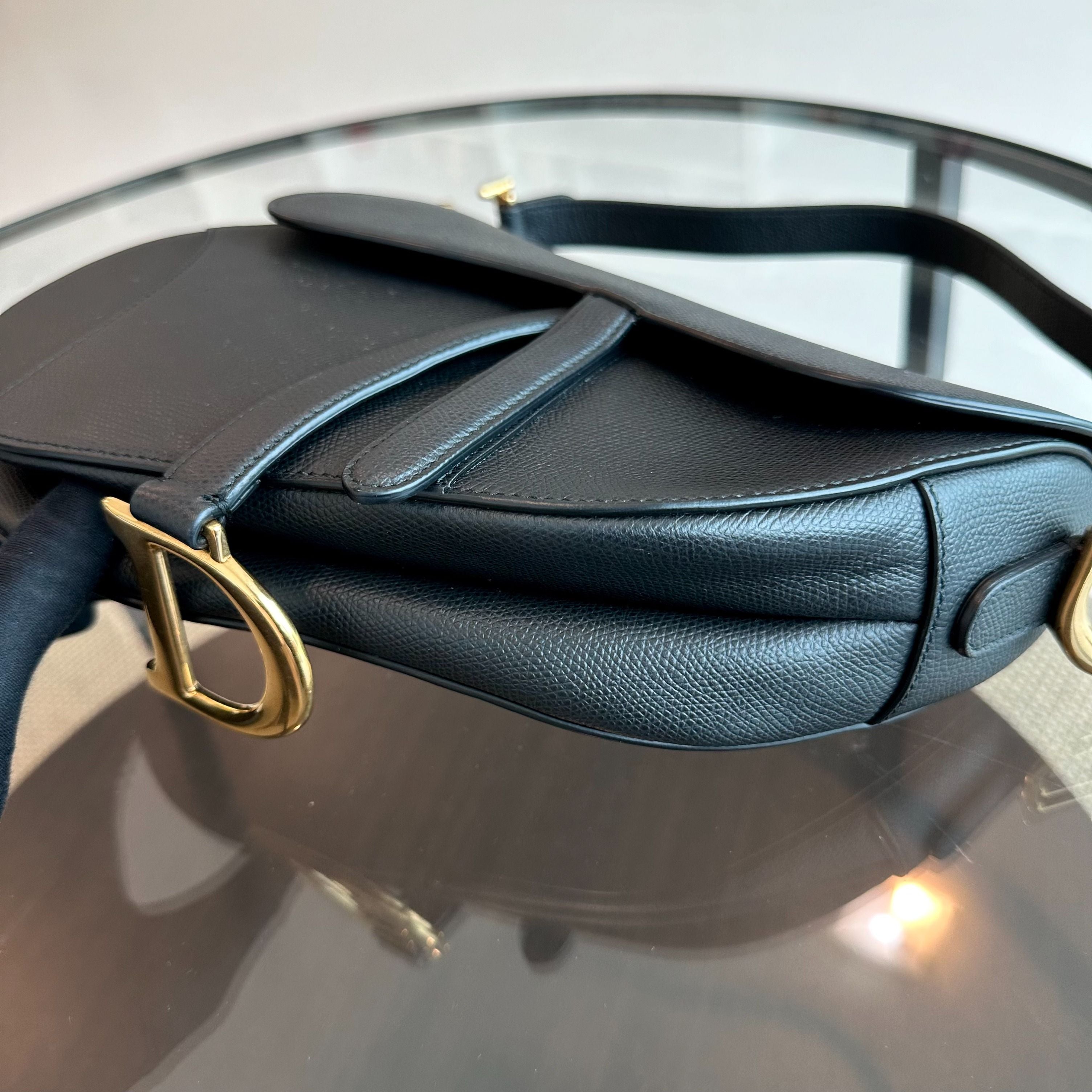 Saddle Medium Grained Calfskin Black GHW