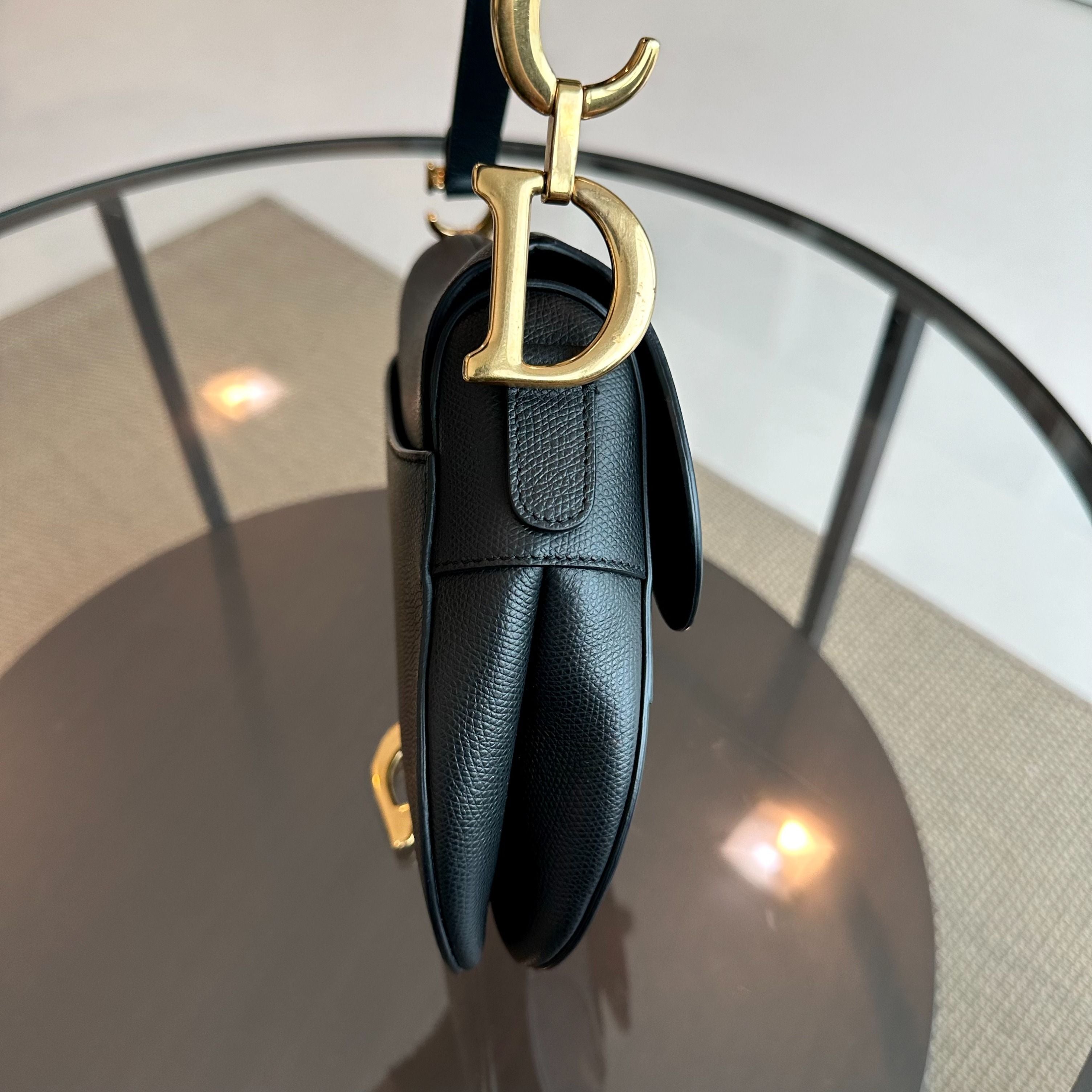 Saddle Medium Grained Calfskin Black GHW