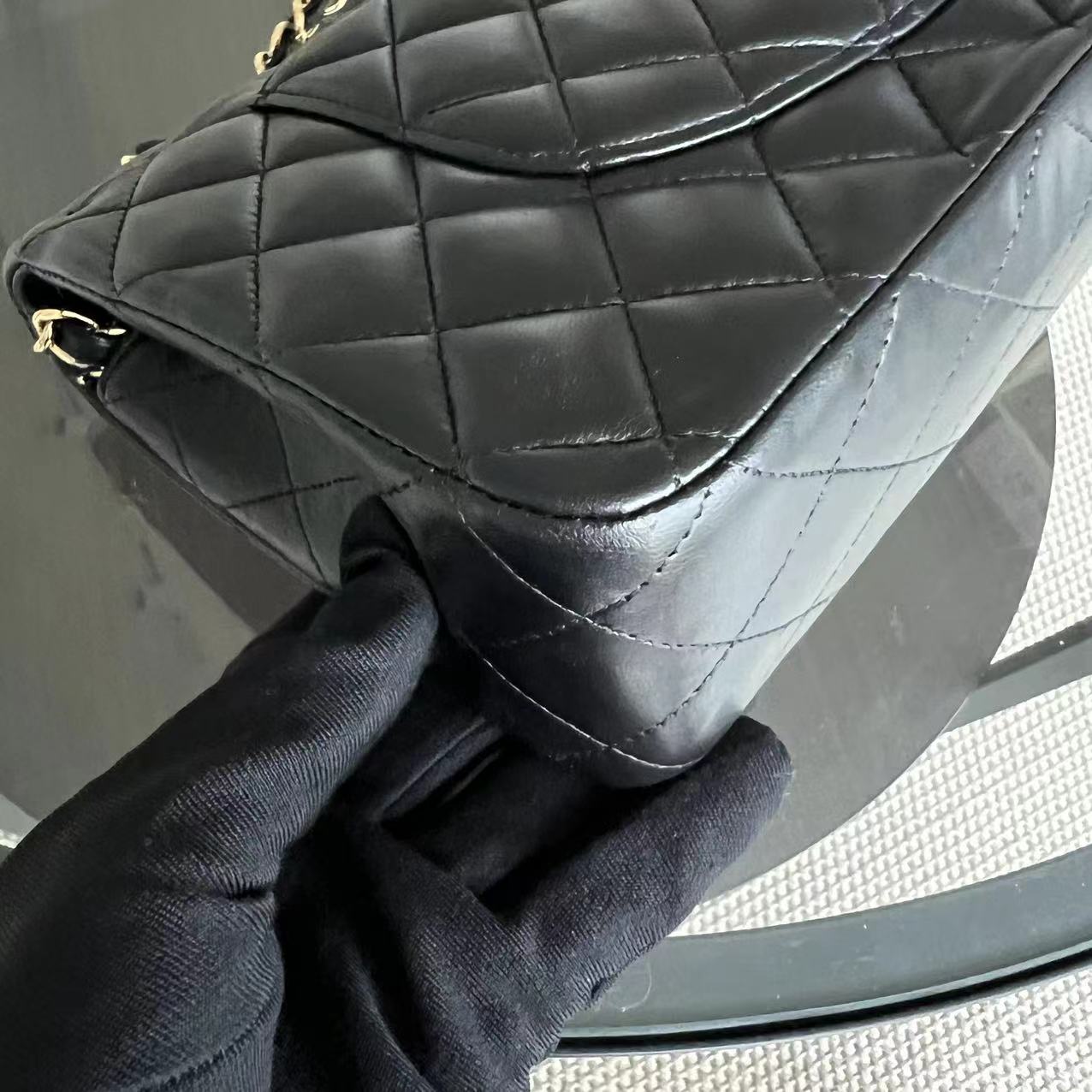 Medium Classic Flap 25CM Lambskin Quilted Black Golden Hardware Series 15