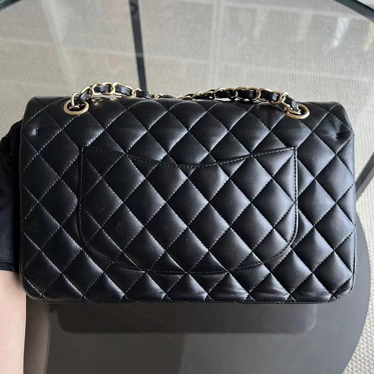 Medium Classic Flap 25CM Lambskin Quilted Black Golden Hardware Series 15