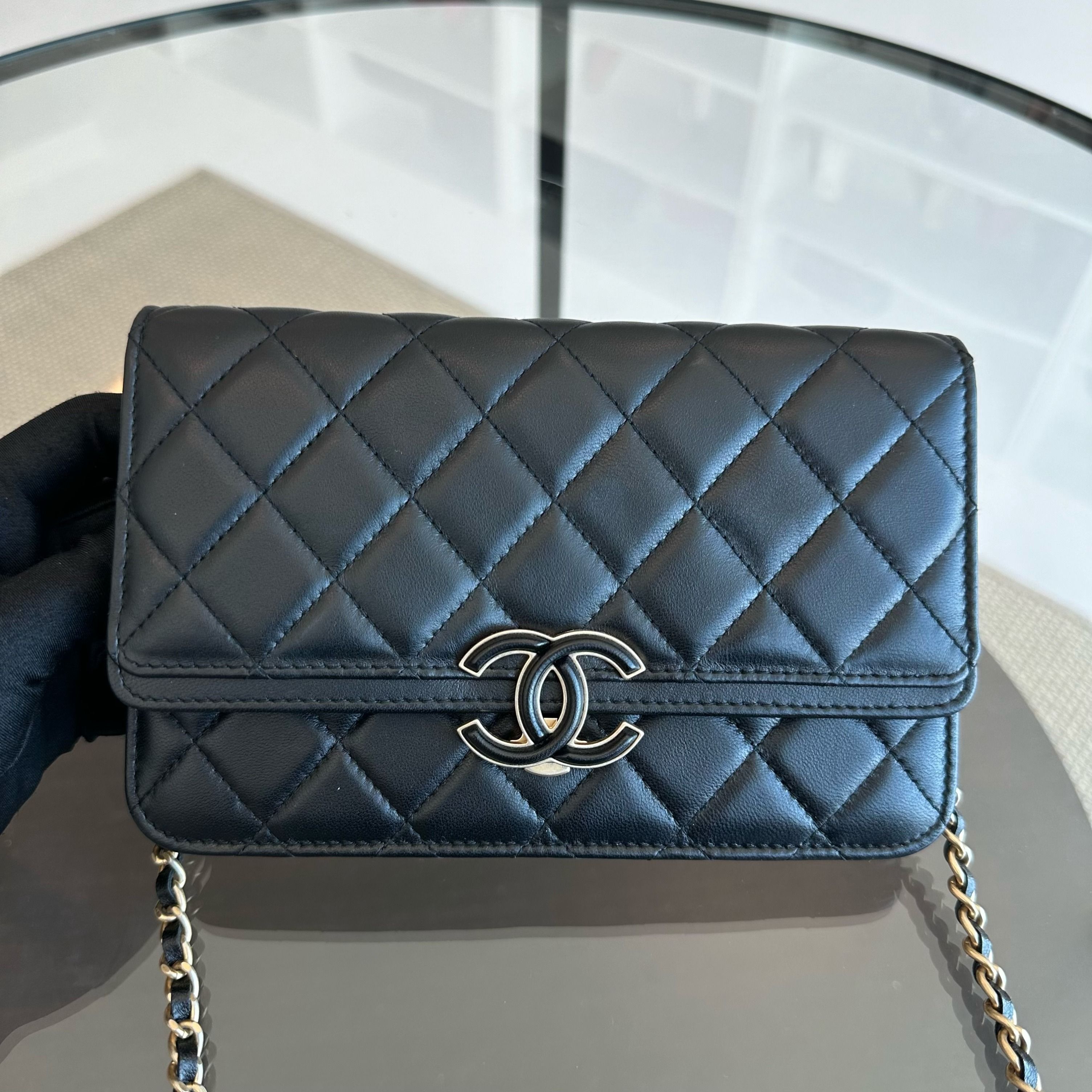 *Full Set, Receipt, 2019* Chanel WOC Wallet On Chain Quilted Lambskin Black GHW No 28