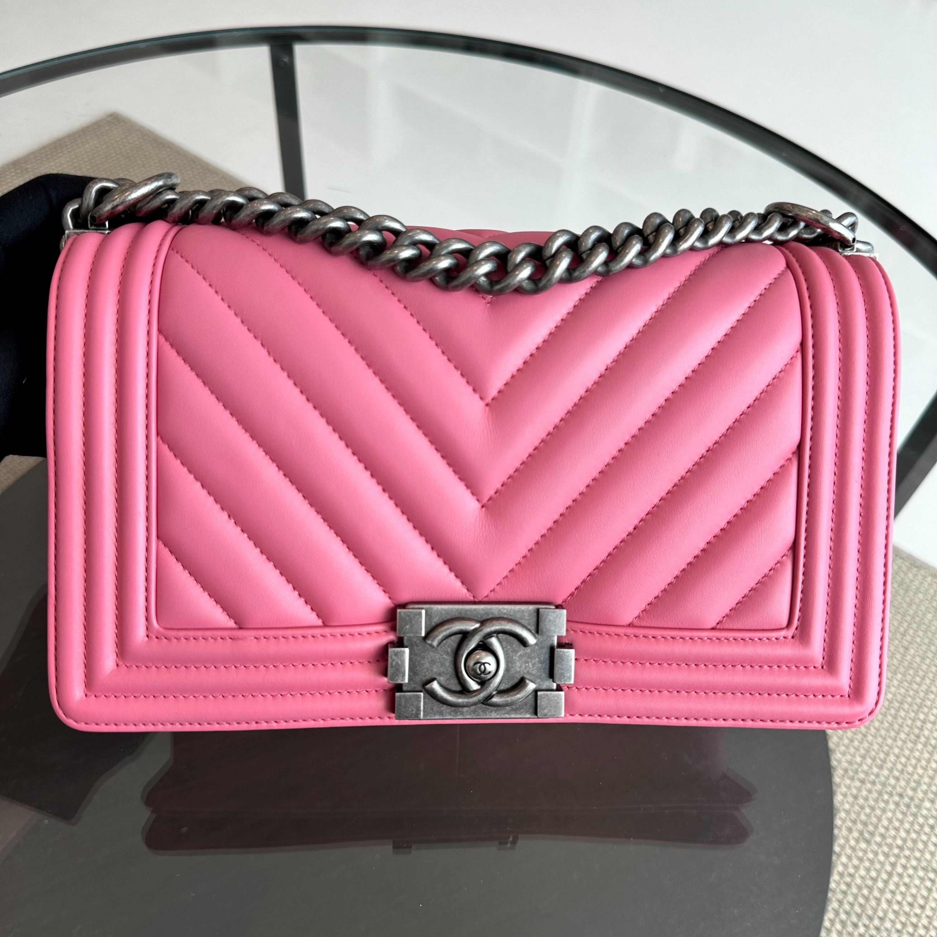 *Like New* Chanel Boy Old Medium 25CM Calfskin Chevron Leboy Pink RSHW No 26 - Luxury Evermore