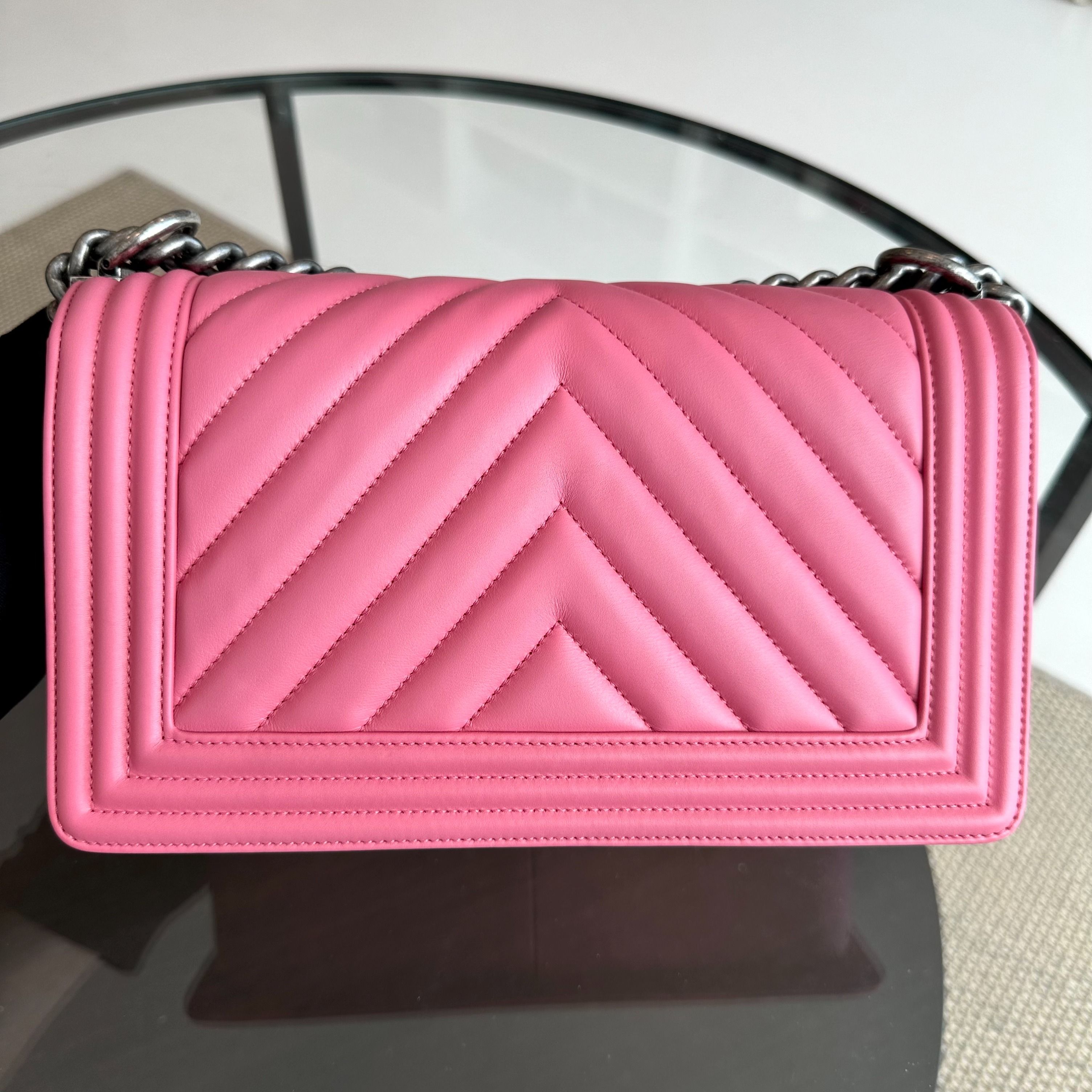 *Like New* Chanel Boy Old Medium 25CM Calfskin Chevron Leboy Pink RSHW No 26 - Luxury Evermore