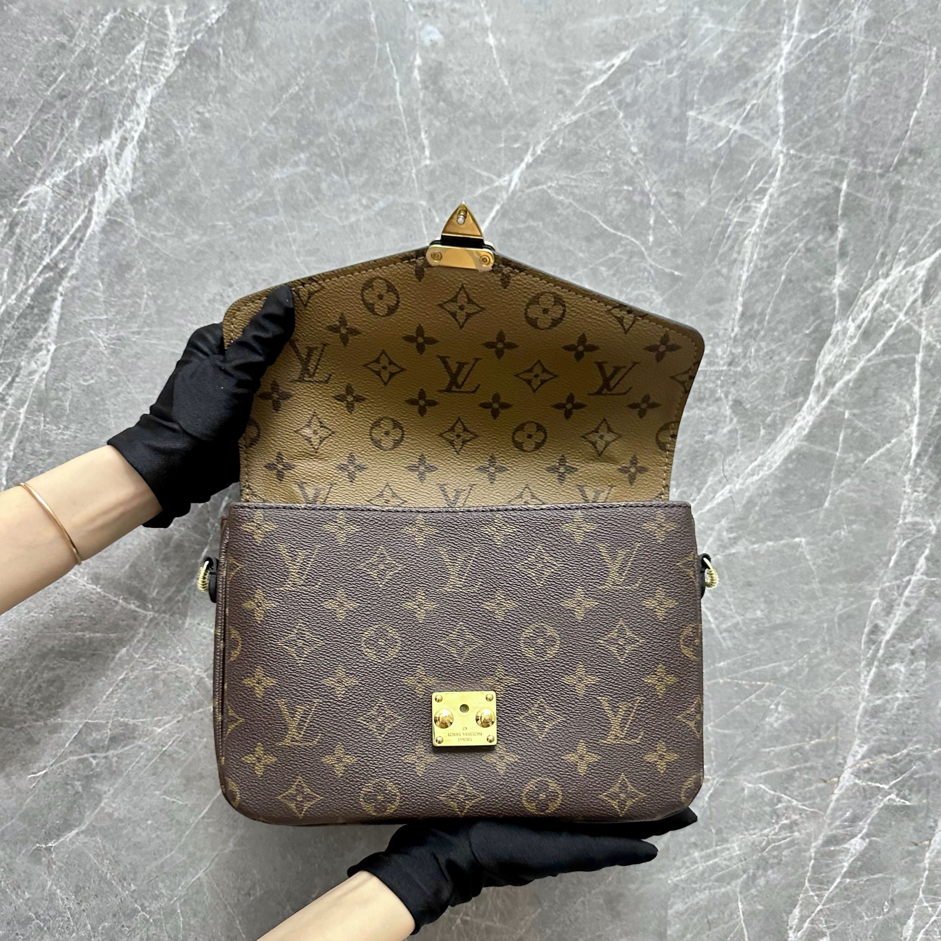 *Like New Full Set* LV Pochette Metis Reverse Monogram - Luxury Evermore